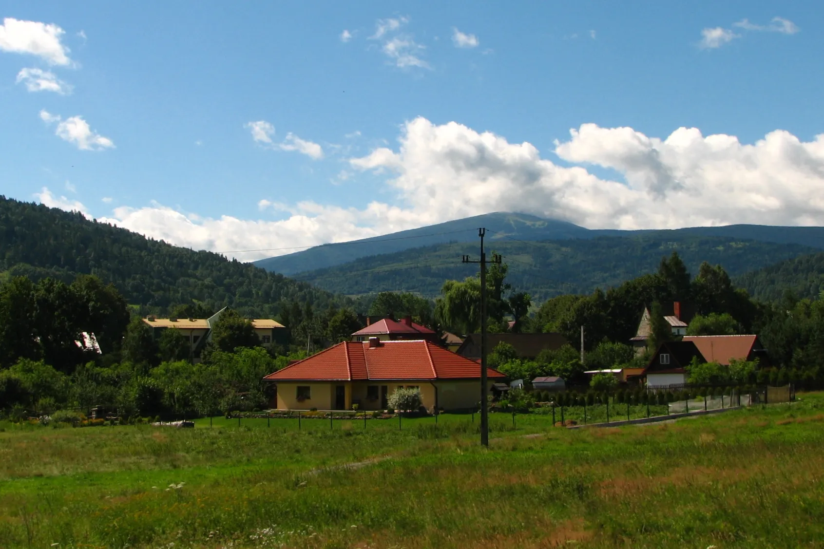 Photo showing: Łosek, widok z okolicy cmentarza w Koszarawie