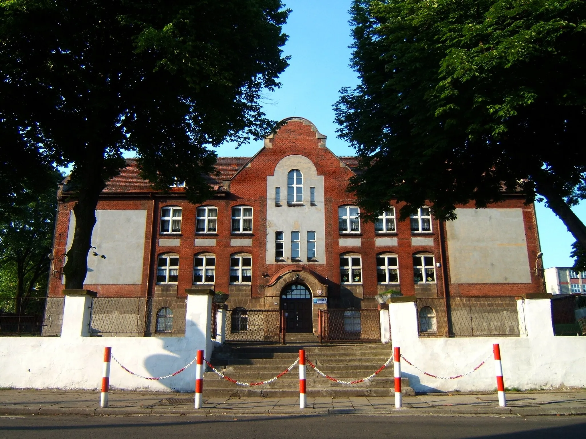 Photo showing: Miejska Szkoła Podstawowa nr 13 imienia Powstańców Śląskich w Piekarach Śląskich, Polska