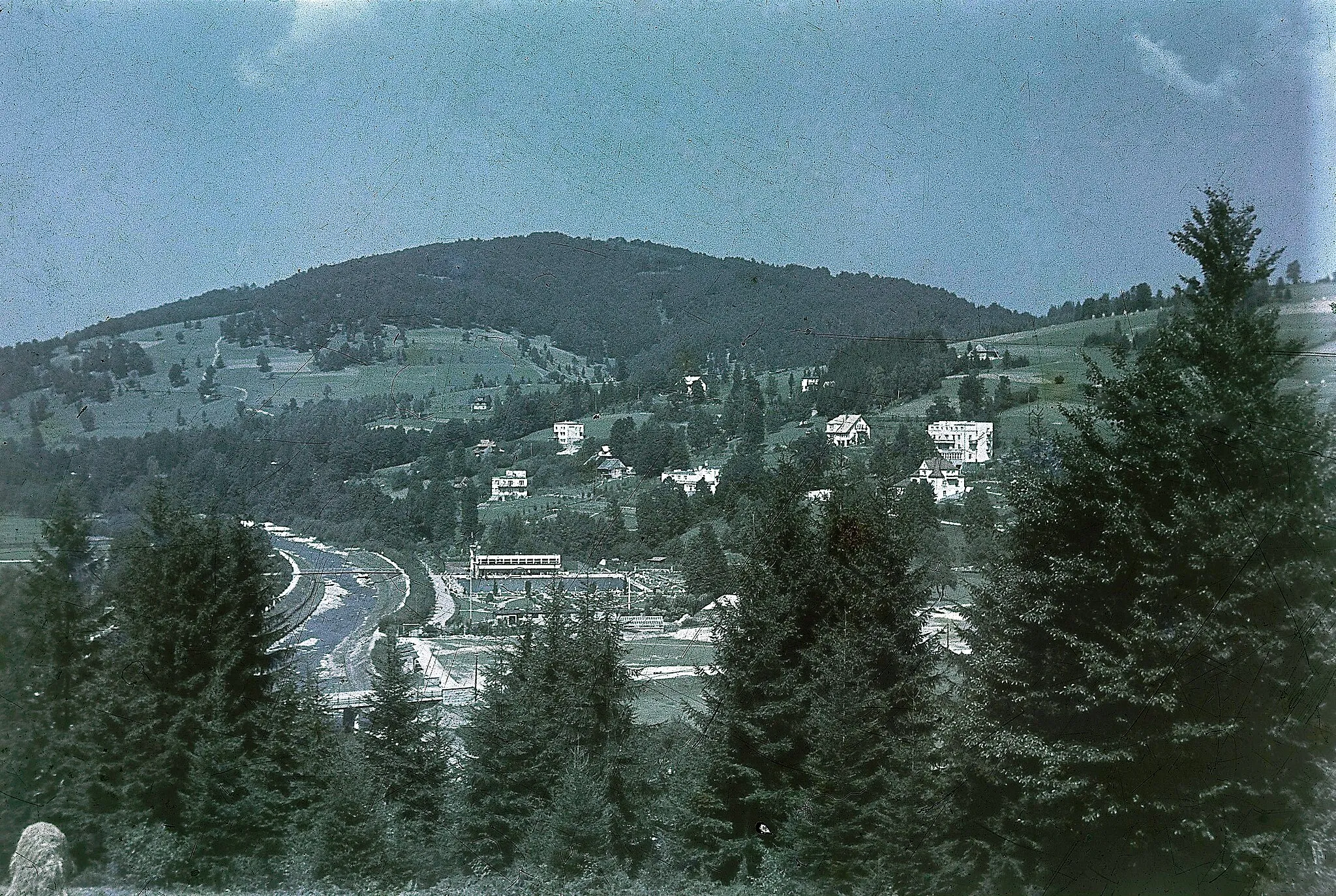 Photo showing: Spa town Wisła in Poland, 1939. Agfacolor photo (invented in 1936), not colorized.