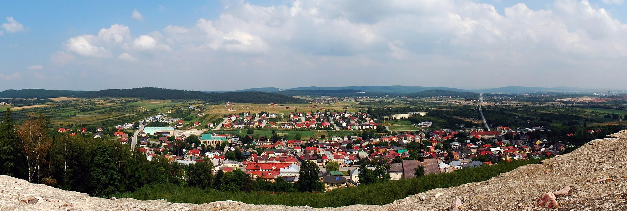 Photo showing: Panorama Chęcin z muru zamku