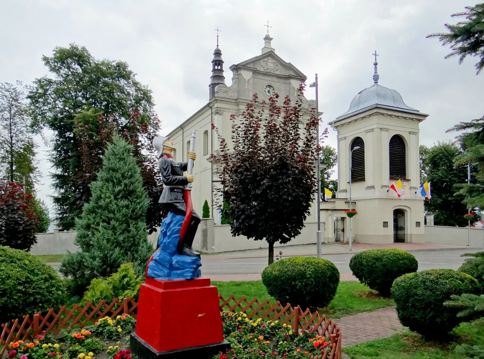 Photo showing: Chmielnik. Pomnik strażaka