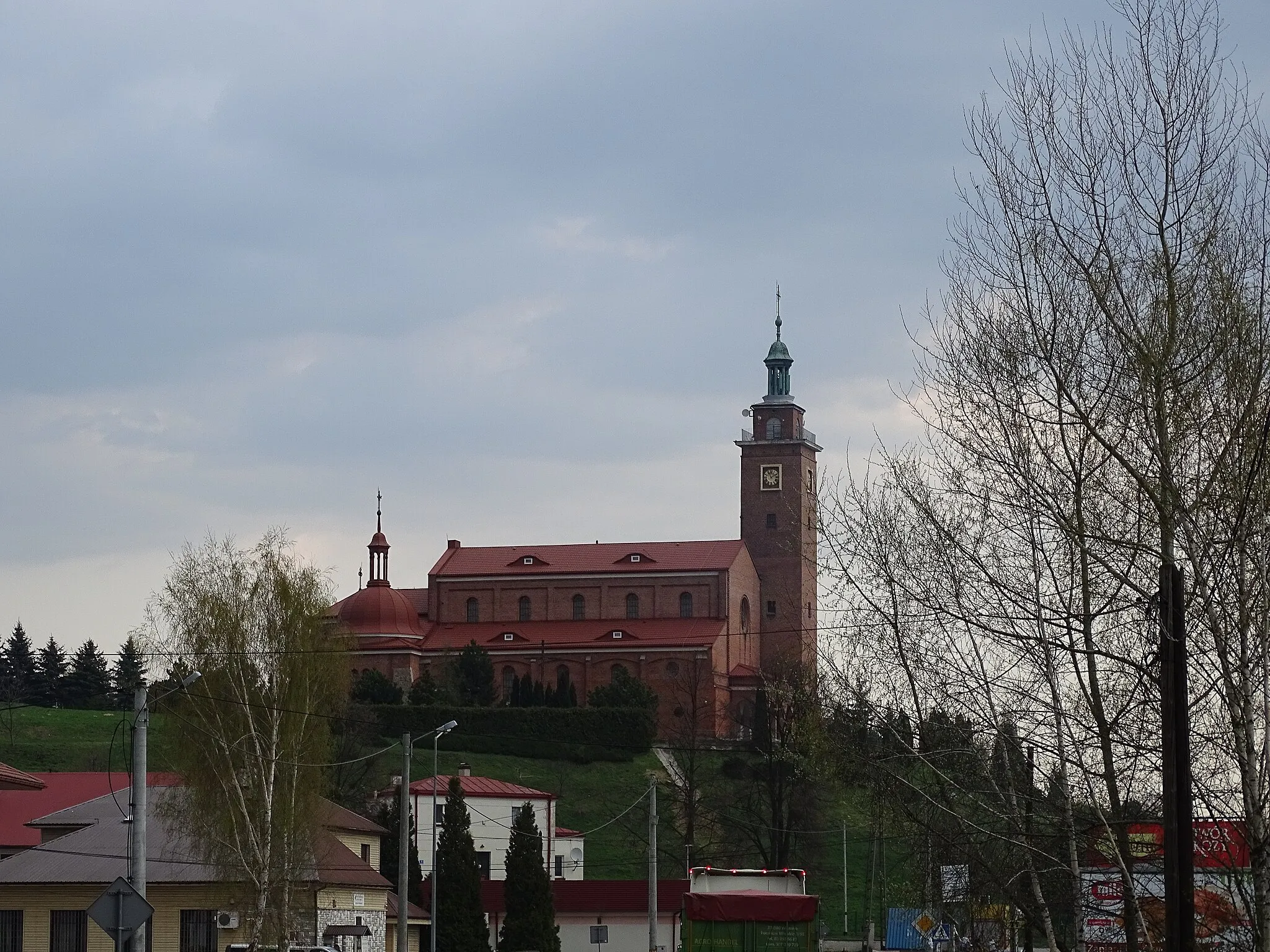 Photo showing: Dwikozy, Sandomierz County, Poland. Parish church. XX century.