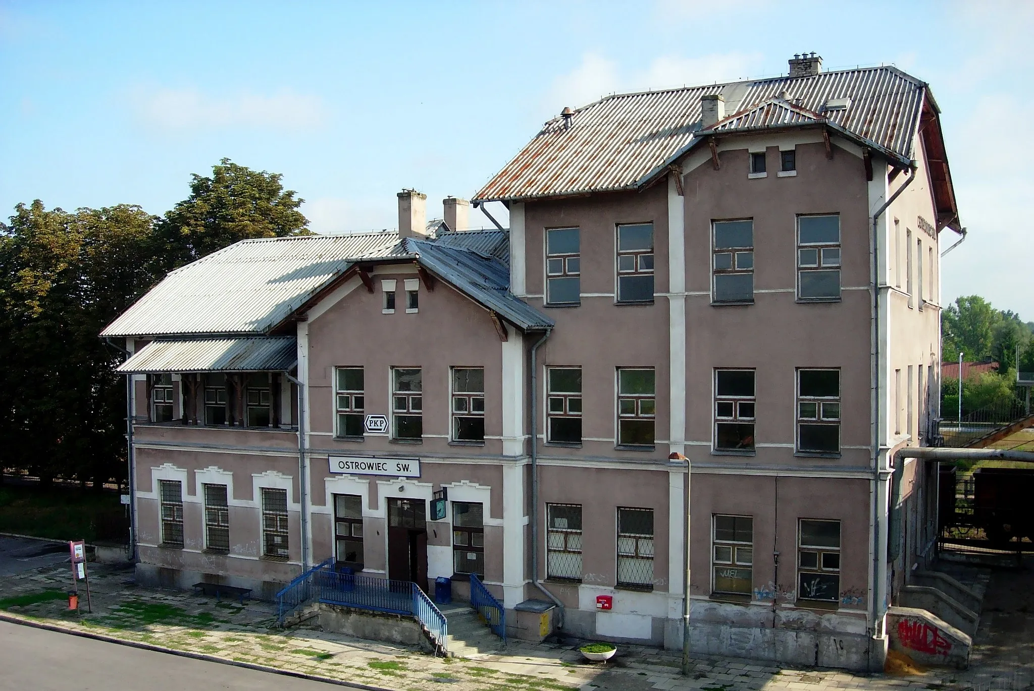 Photo showing: Railway station in Ostrowiec Świętokrzyski