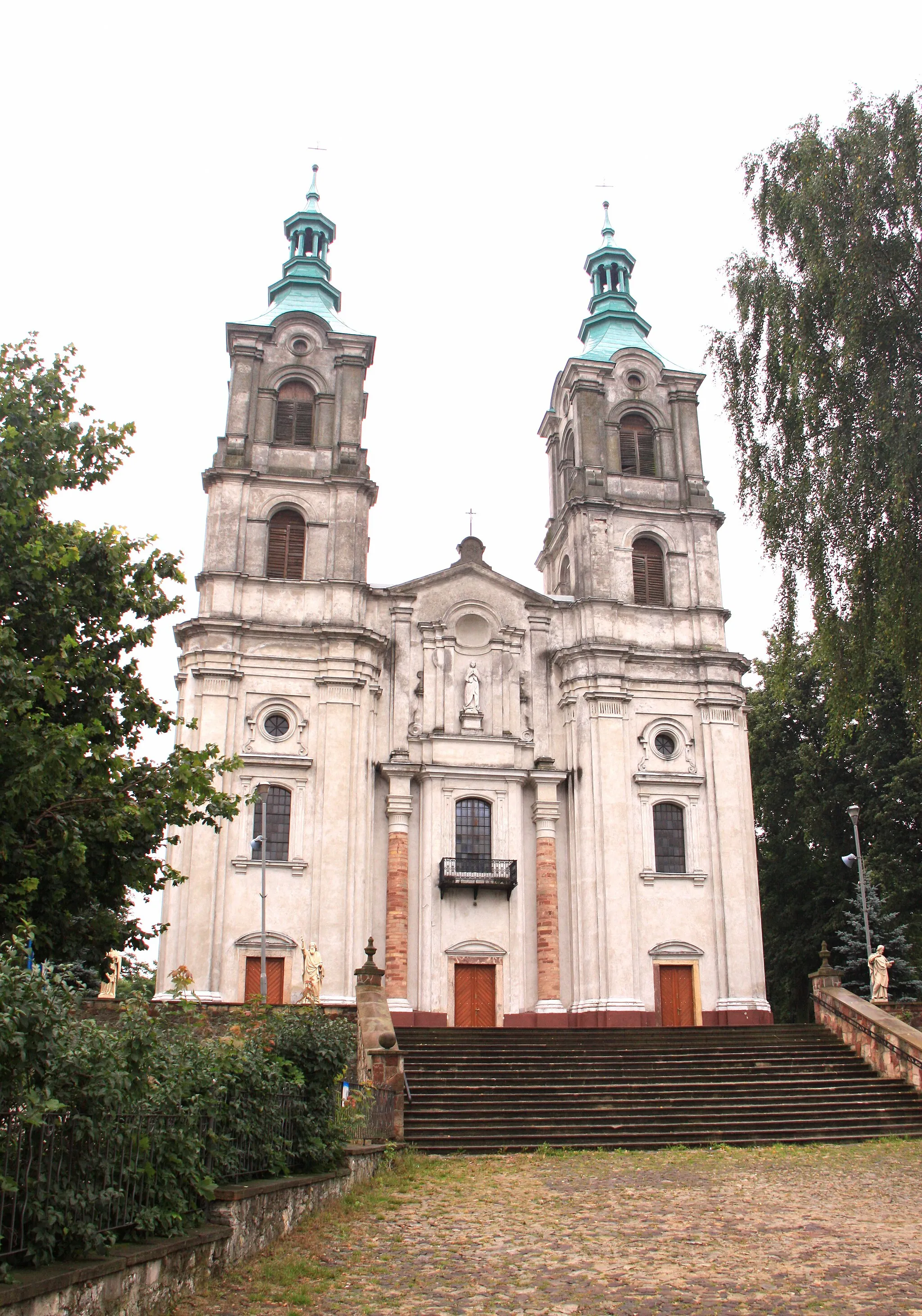 Photo showing: Piekoszów - sanktuarium pw. Narodzenia NMP z XIX w.