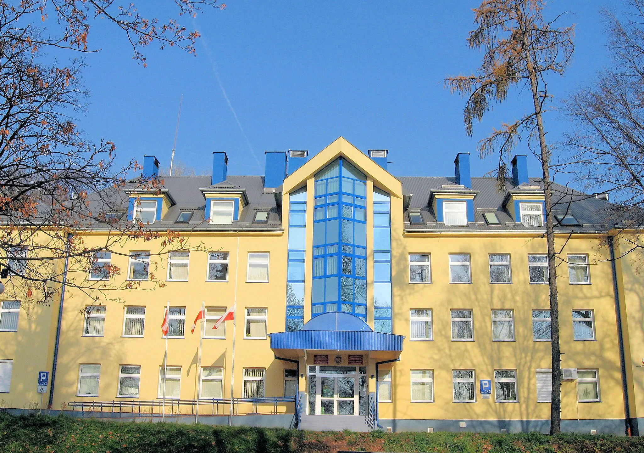 Photo showing: Budynek Starostwa Powiatowego w Starachowicach (front)