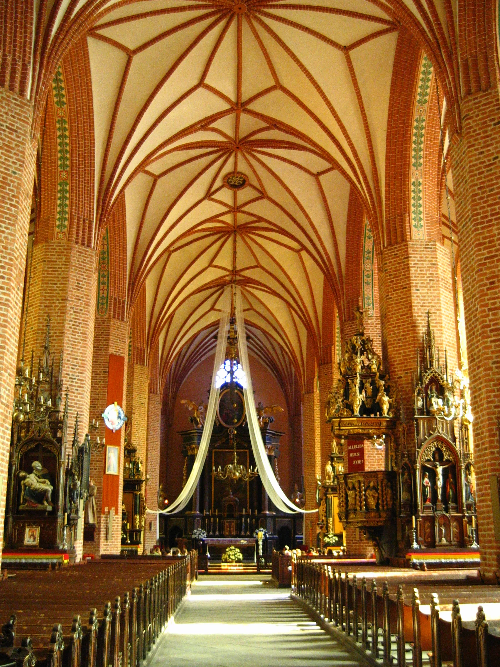 Photo showing: Collegiate church of the Holy Saviour and All Saints in Dobre Miasto, end of 14th century