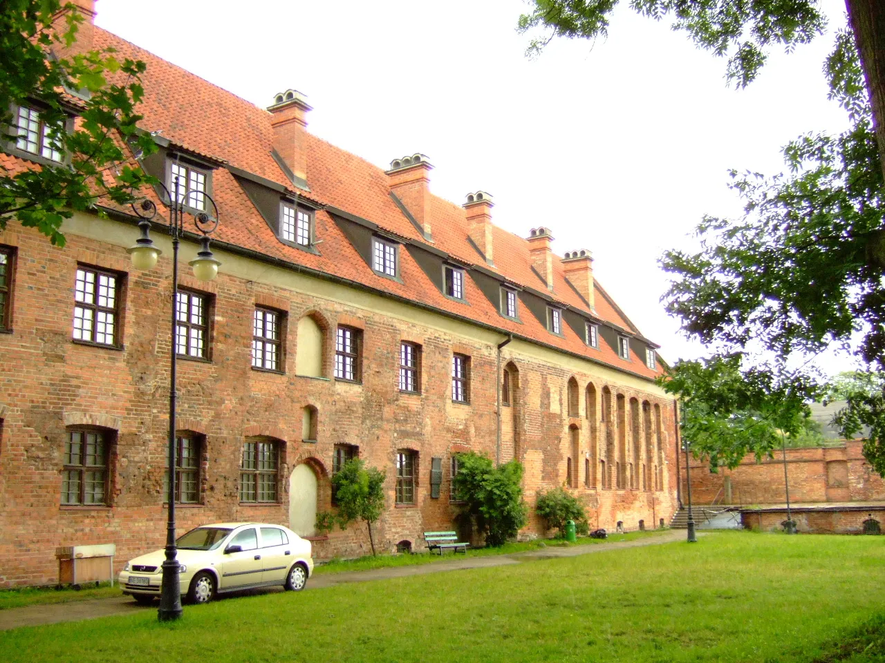 Photo showing: Elbląg, Bulwar Zygmunta Augusta 11 dawniej ul. Wybrzeżna) gimnazjum i budynek podzamcza, obecnie Muzeum Elbląskie