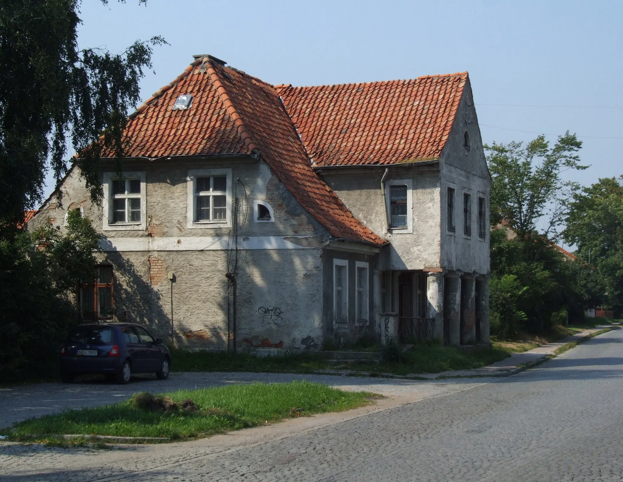 Photo showing: Prostki (Prostken) - building (probably restaurant) on the former border between Germany and Poland (to 1918 Russia); German side
