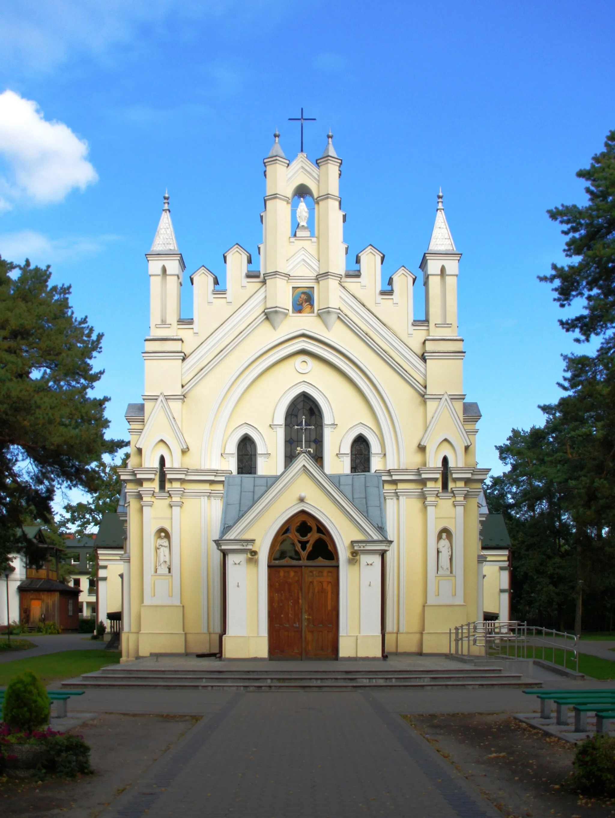 Photo showing: Black Madonna of Częstochowa Church in Józefów, Otwock County, Poland.