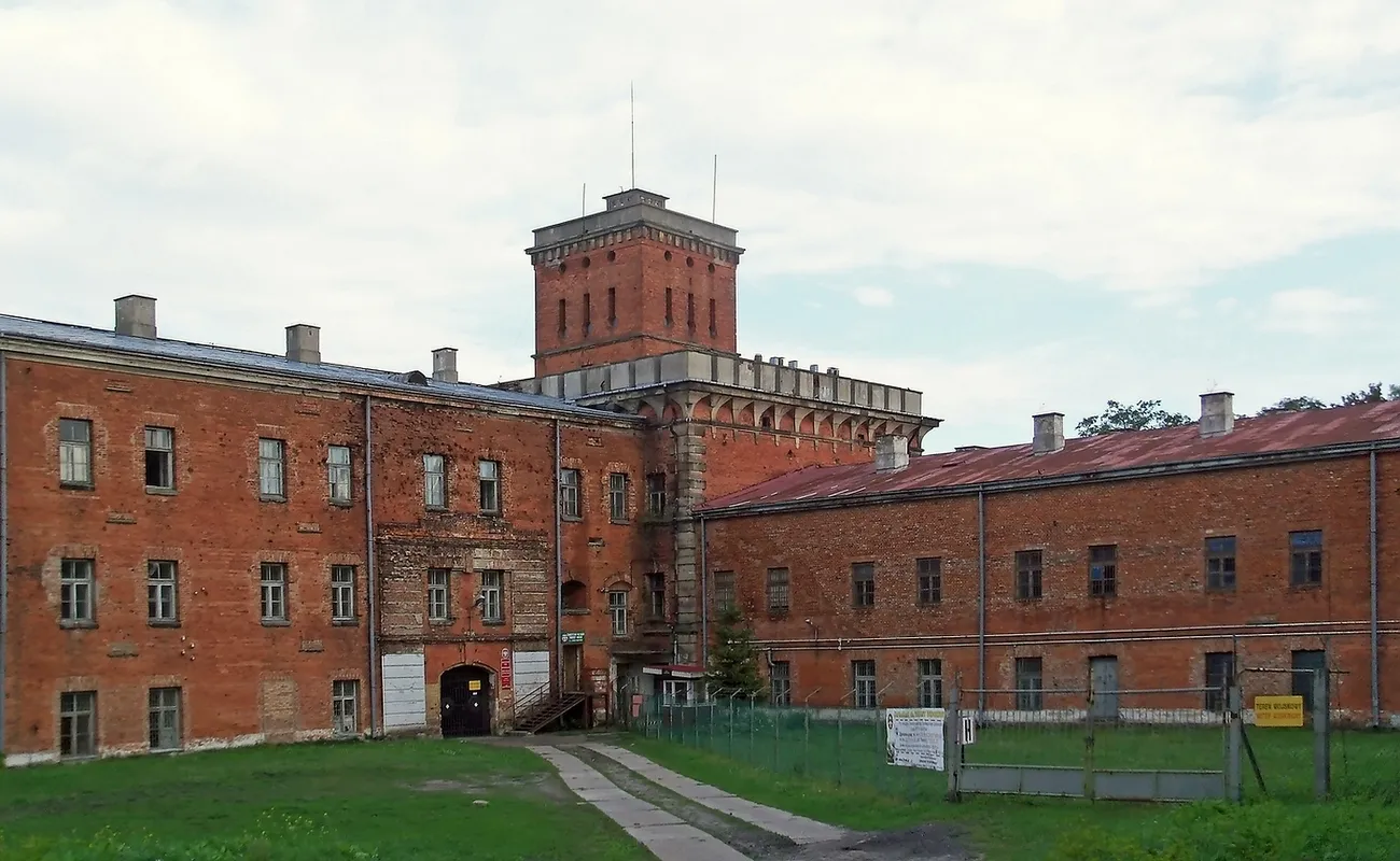 Photo showing: Fragment cytadeli twierdzy Modlin z wieżą czerwoną