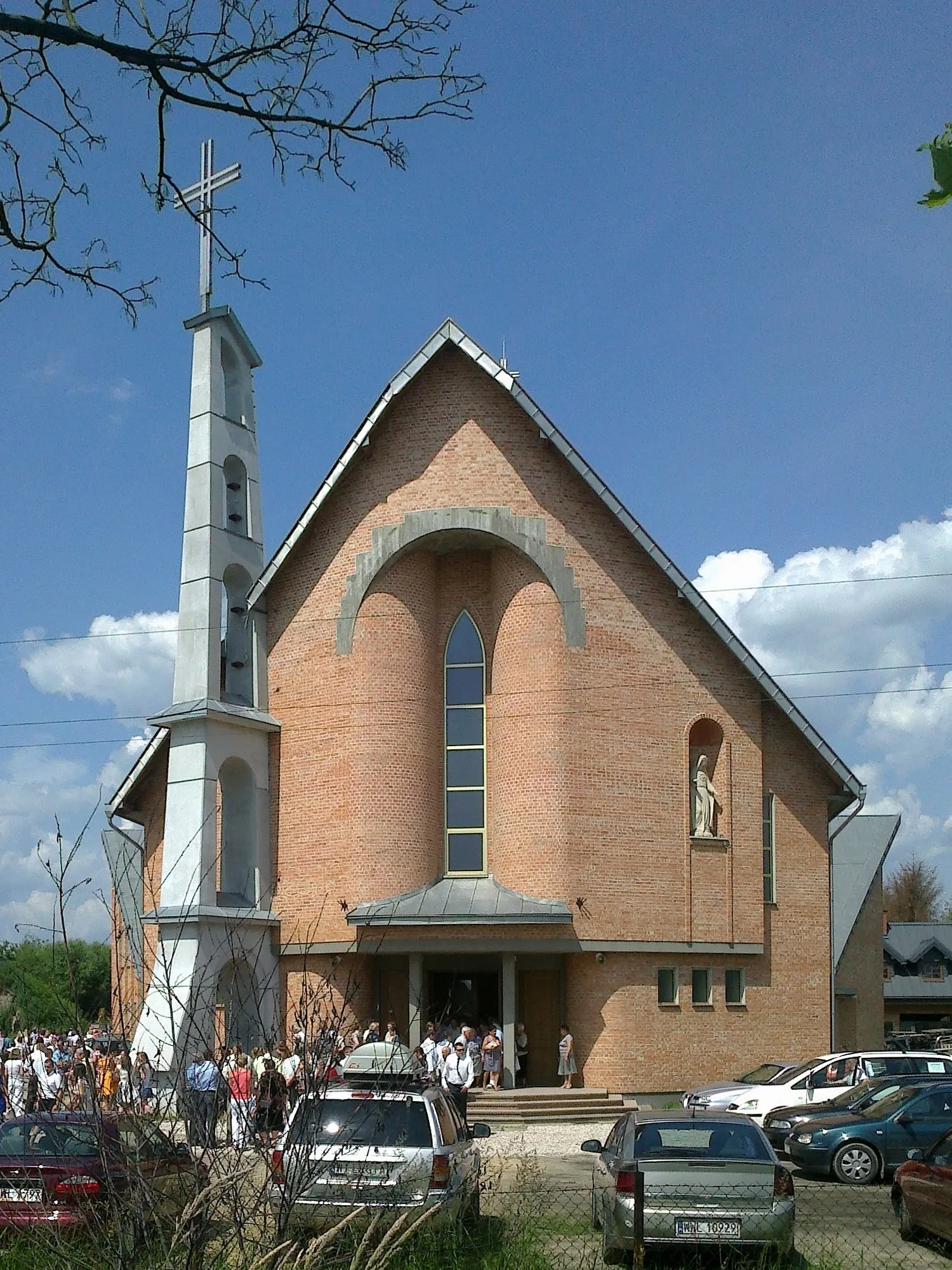 Photo showing: kościół MB Fatimskiej i bł. Bronisława Markiewicza w Słupnie (gm. Radzymin, pow. Wołomin)