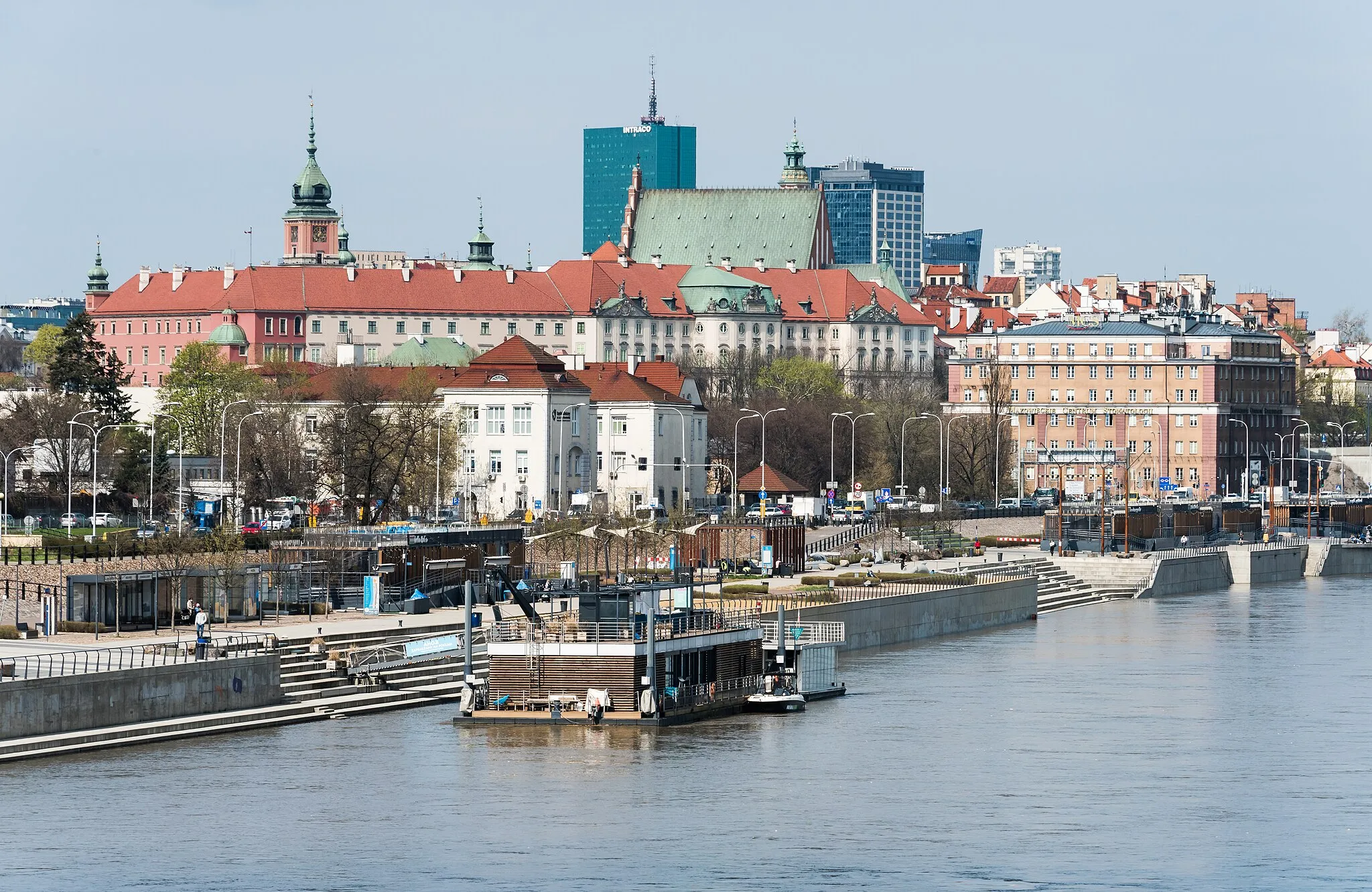 Photo showing: Bulwary wiślane w Warszawie widziane z mostu Świętokrzyskiego