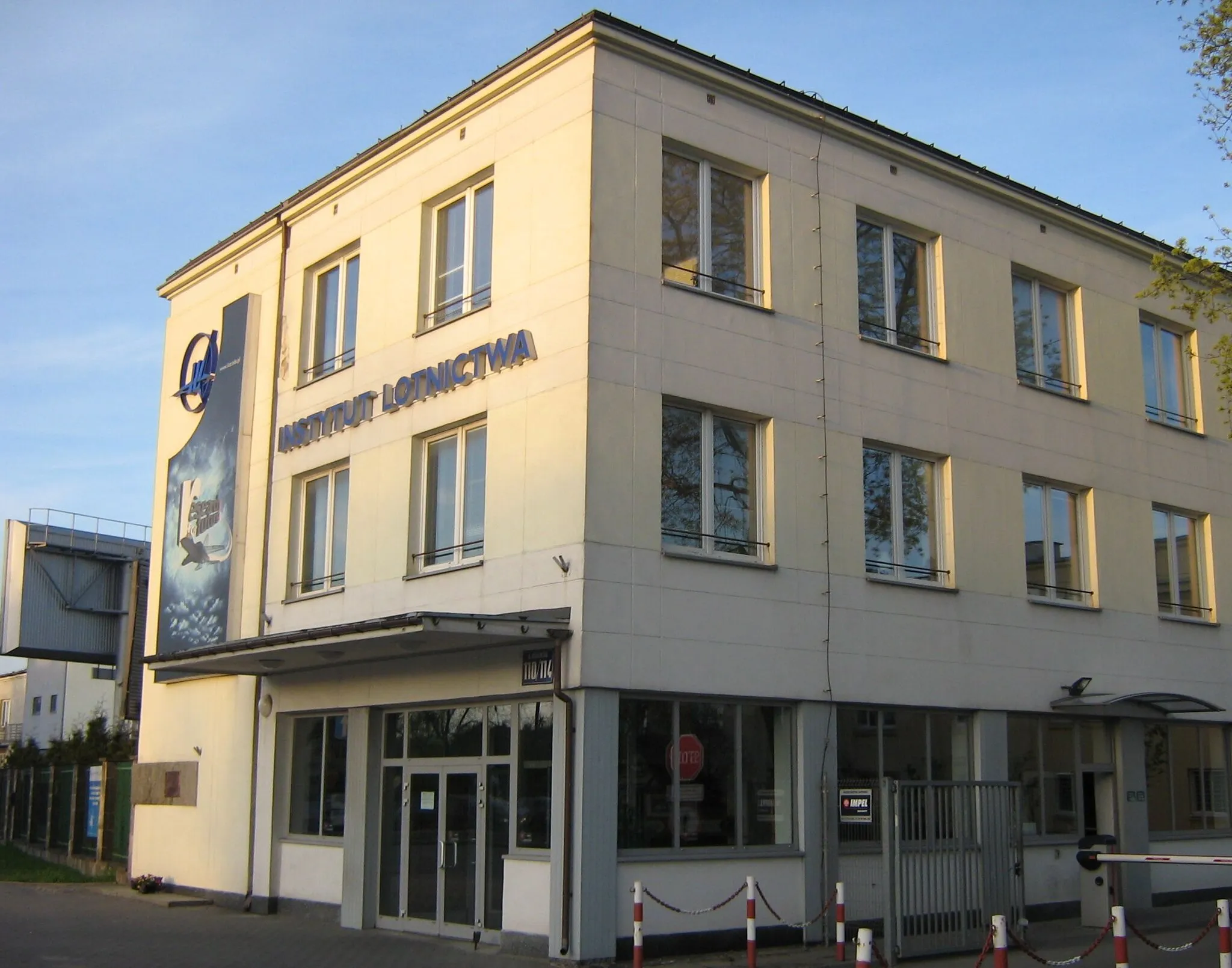 Photo showing: Jeden z budynków Instytutu Lotnictwa w Warszawie (Al. Krakowska 110/114)