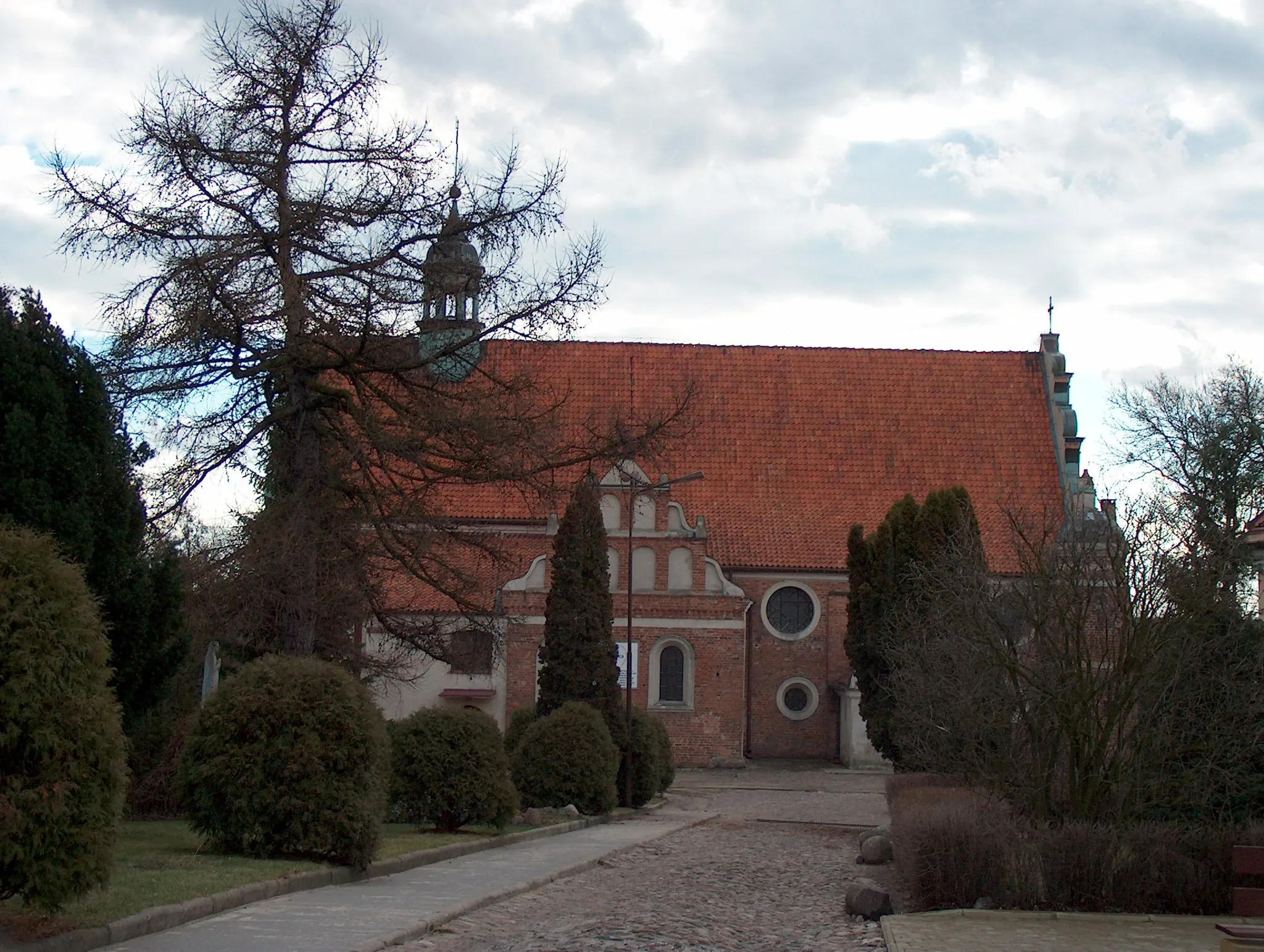 Photo showing: Zakroczym - kościół parafialny gotycko-renesansowy pw. Podwyższenia Krzyża z XV/XVI w. (zabytek nr rejestr. 1122/144)