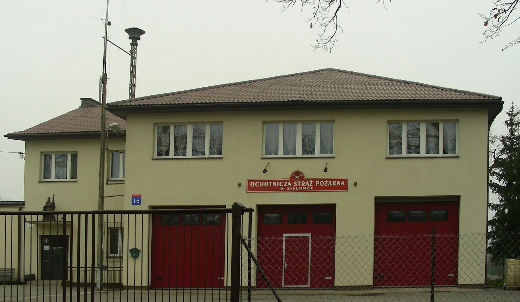 Photo showing: Remiza Ochotniczej Straży Pożarnej w Zielonce