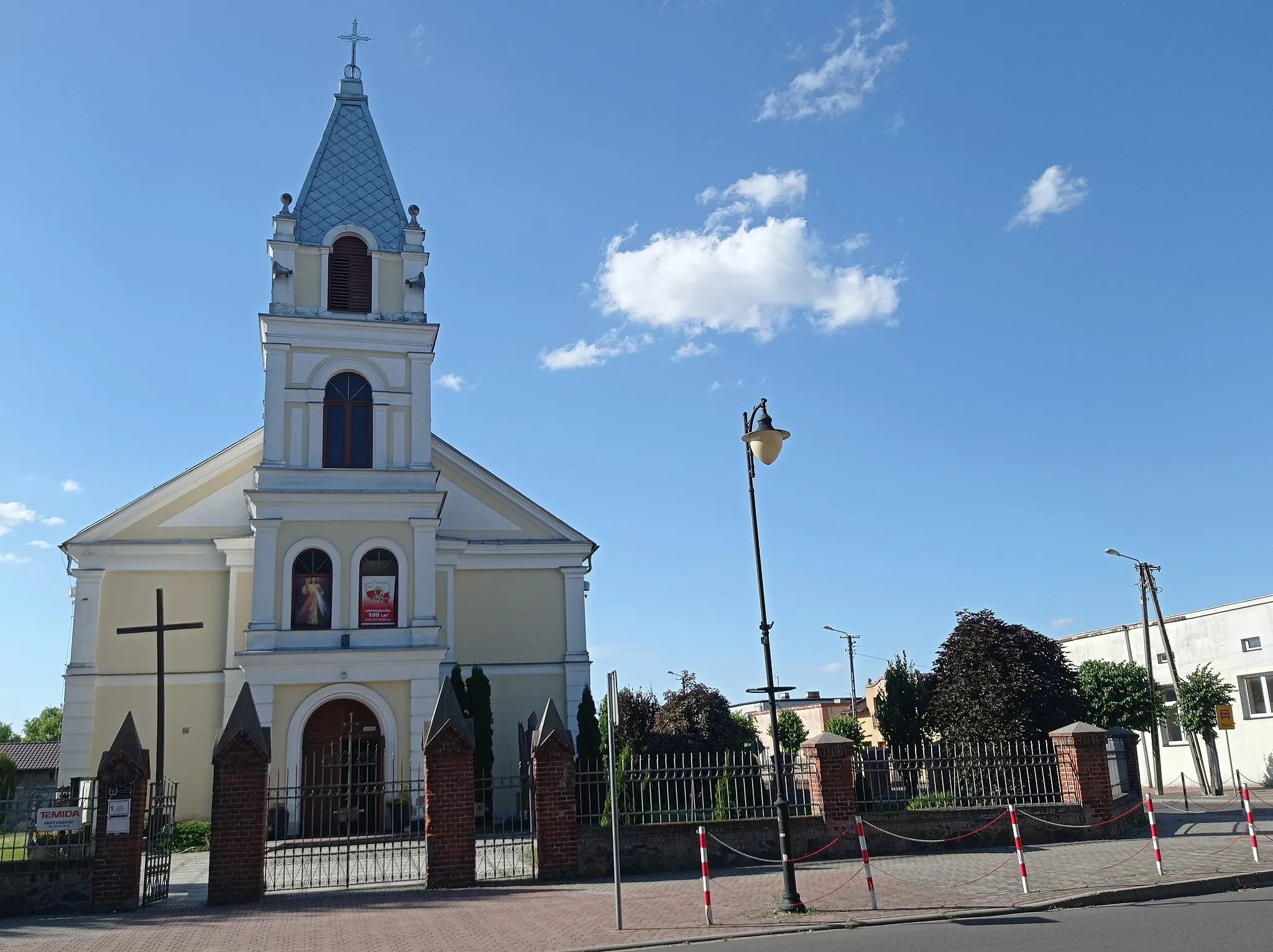 Photo showing: Center of Babiak village in central Poland.