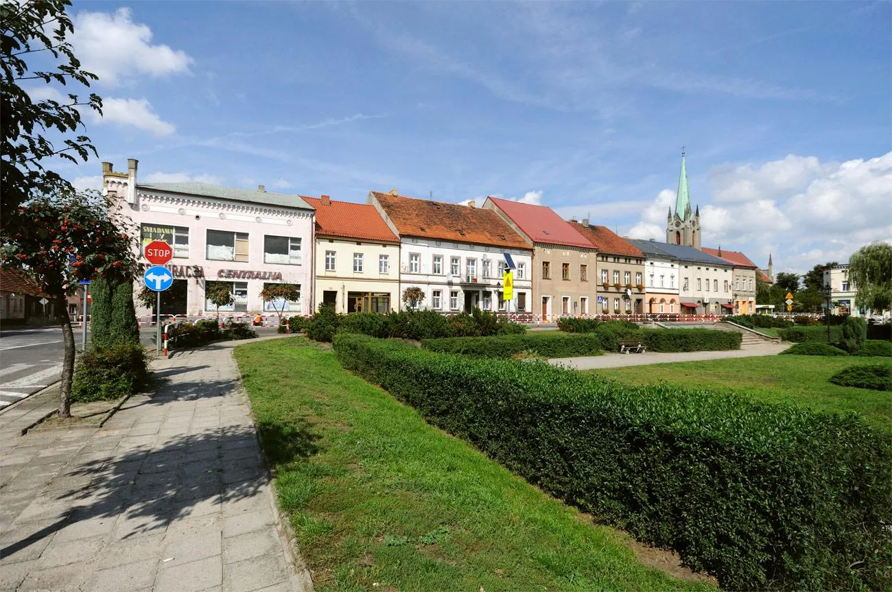 Photo showing: Północna pierzeja bojanowskiego Rynku.