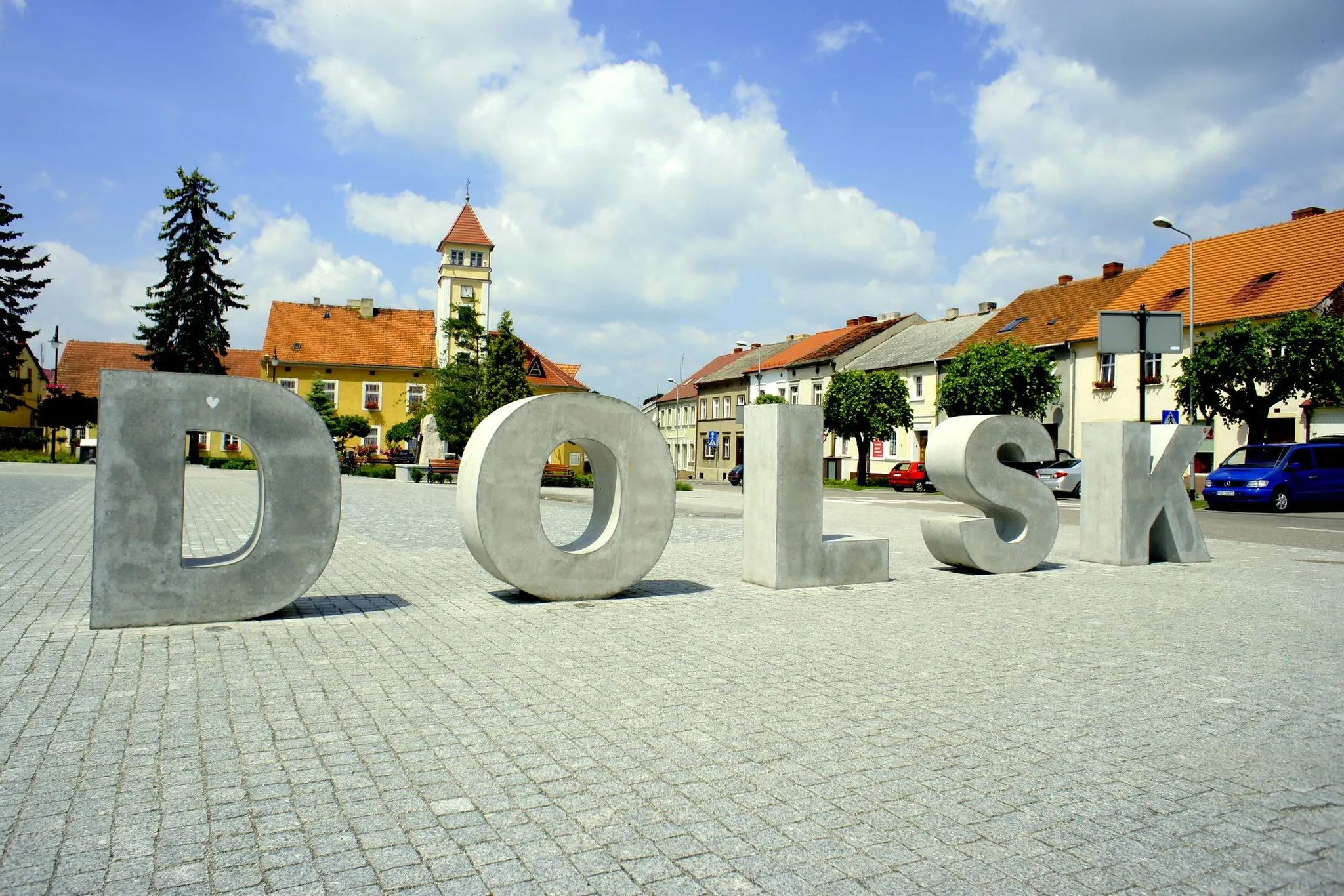 Photo showing: Dolsk, powiat śremski w Wielkopolsce. Rynek i ratusz.