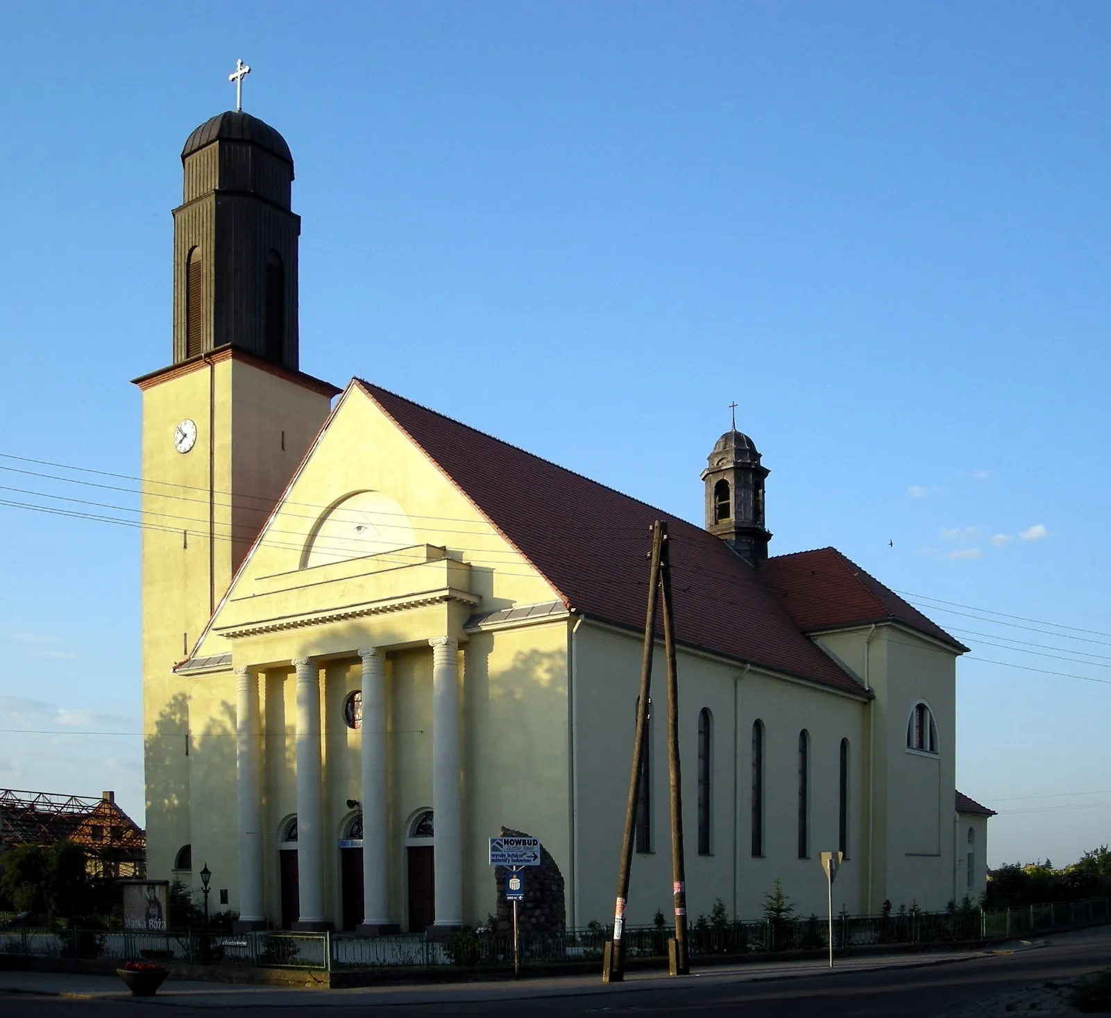 Photo showing: The church in Gołańcz, Poland.