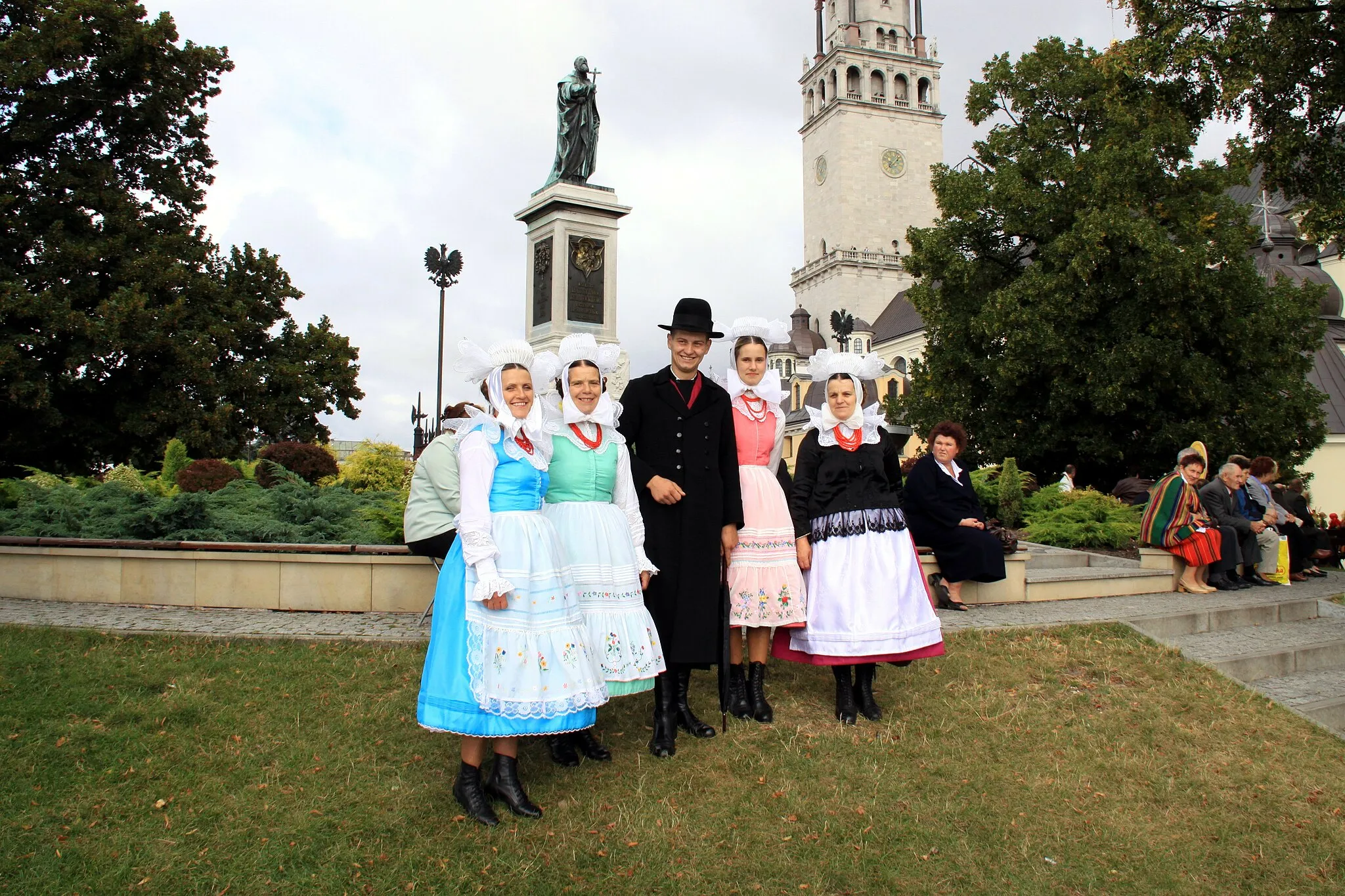 Photo showing: Citizens of Krobia (Greater Poland) wear in local folk costume.