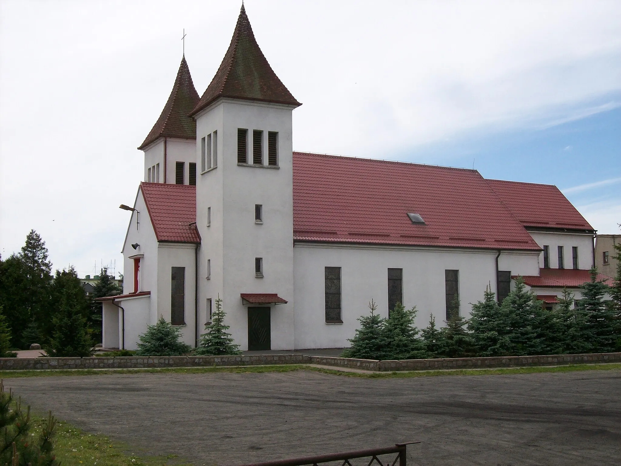 Photo showing: Kościół dwuwieżowy z 1936 r. w Krzyżu