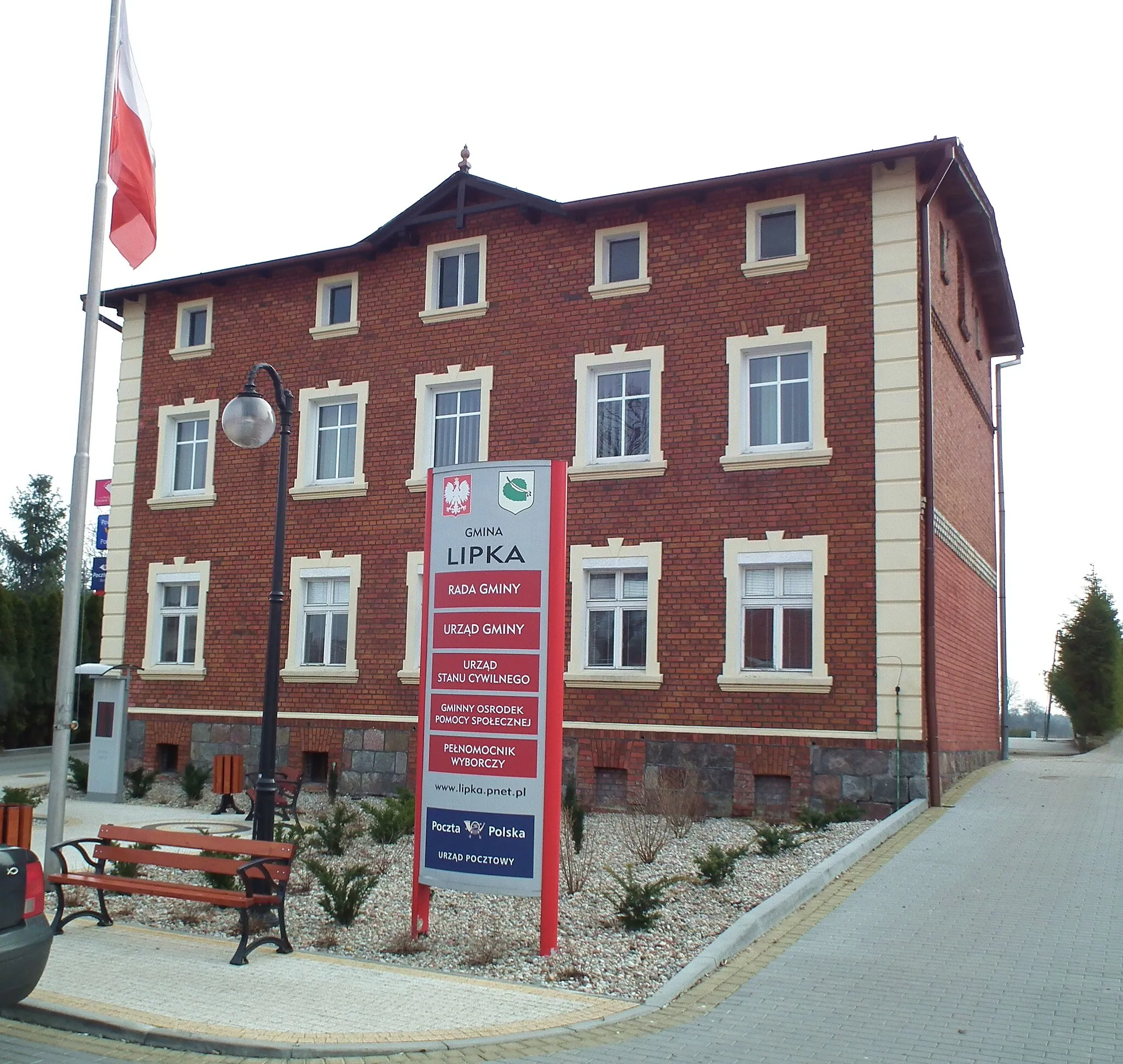 Photo showing: Urząd Gminy w Lipce Kraj.