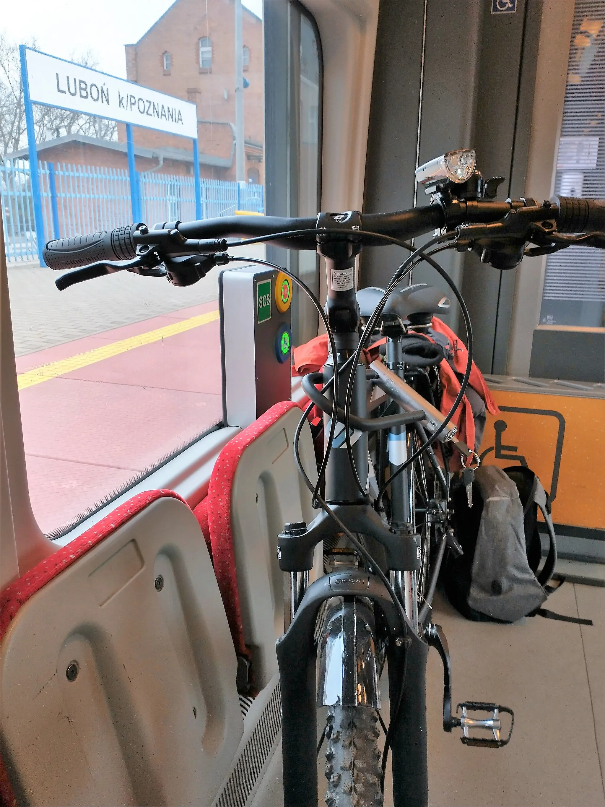 Photo showing: Rower Unibike w pociągu z Poznania do Wolsztyna.