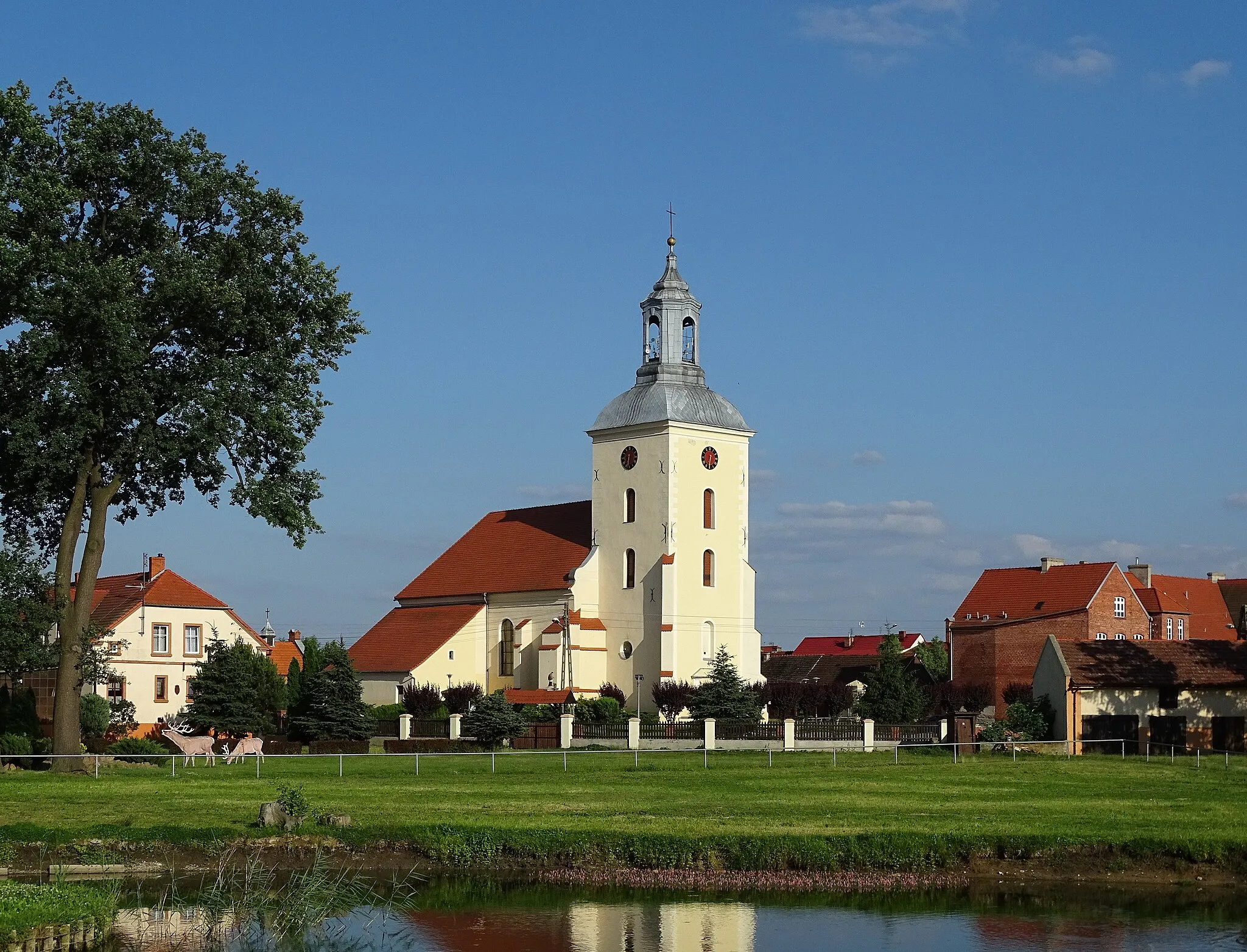 Photo showing: Miejska Górka, Rawicz county, Poland. Parish Church of Saints Nicholas and Mary Magdalene from 1445.