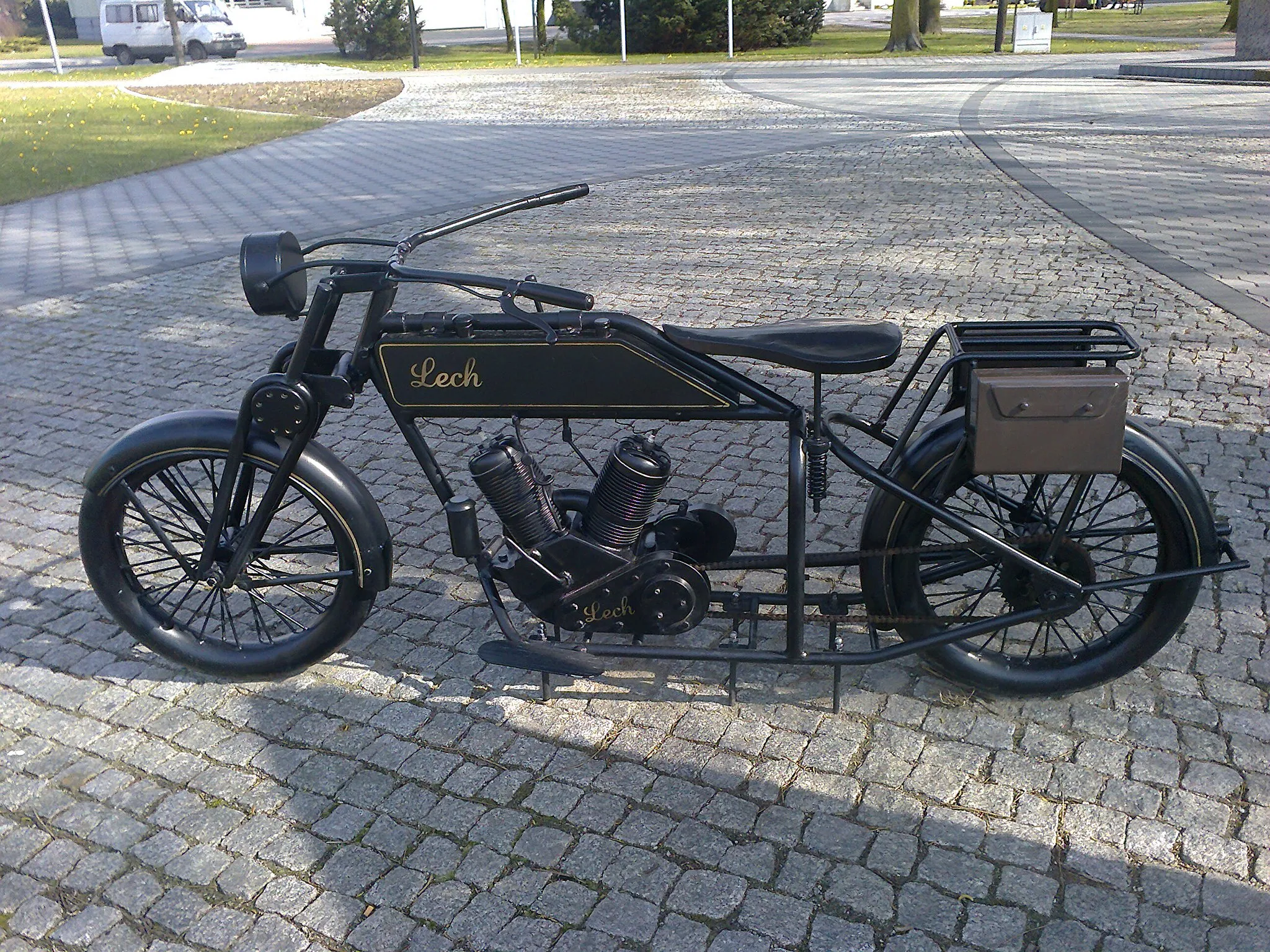 Photo showing: Old polish motorbike LECH in Opalenica, Poland (replica).