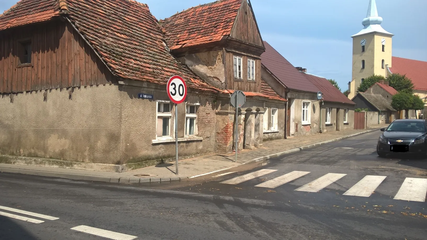 Photo showing: Ostroróg - ulica Kapłańska - zabytkowy dom i kościoł
