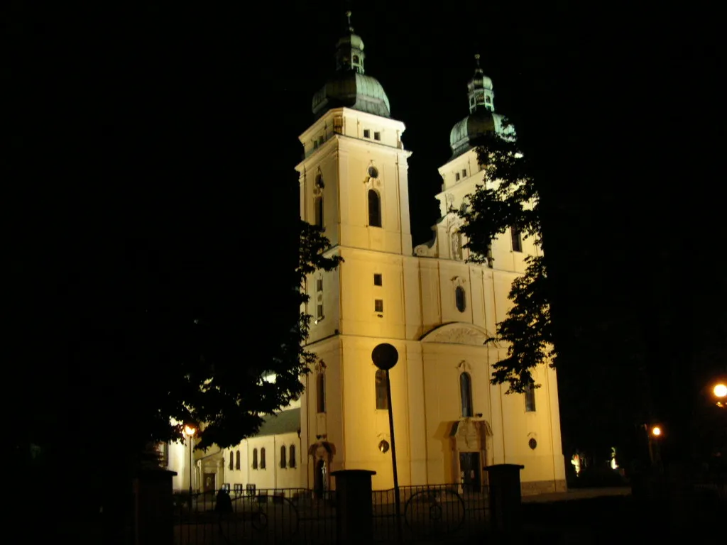 Photo showing: Piła - Kościół św Rodziny nocą

Autor - Bartek Wawraszko