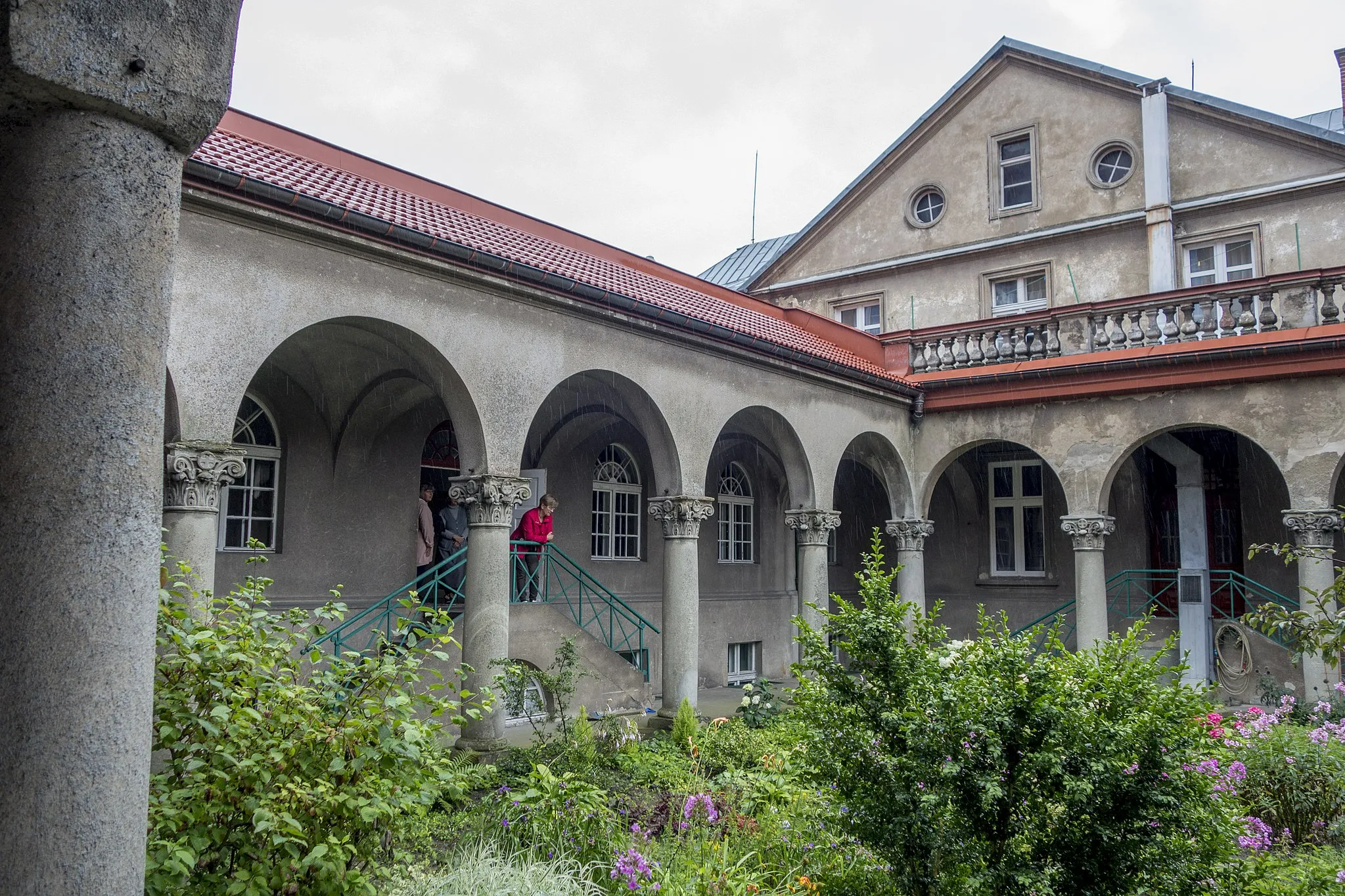 Photo showing: Convent of Society of the Sacred Heart in Pobiedziska (Poland) - The backyard