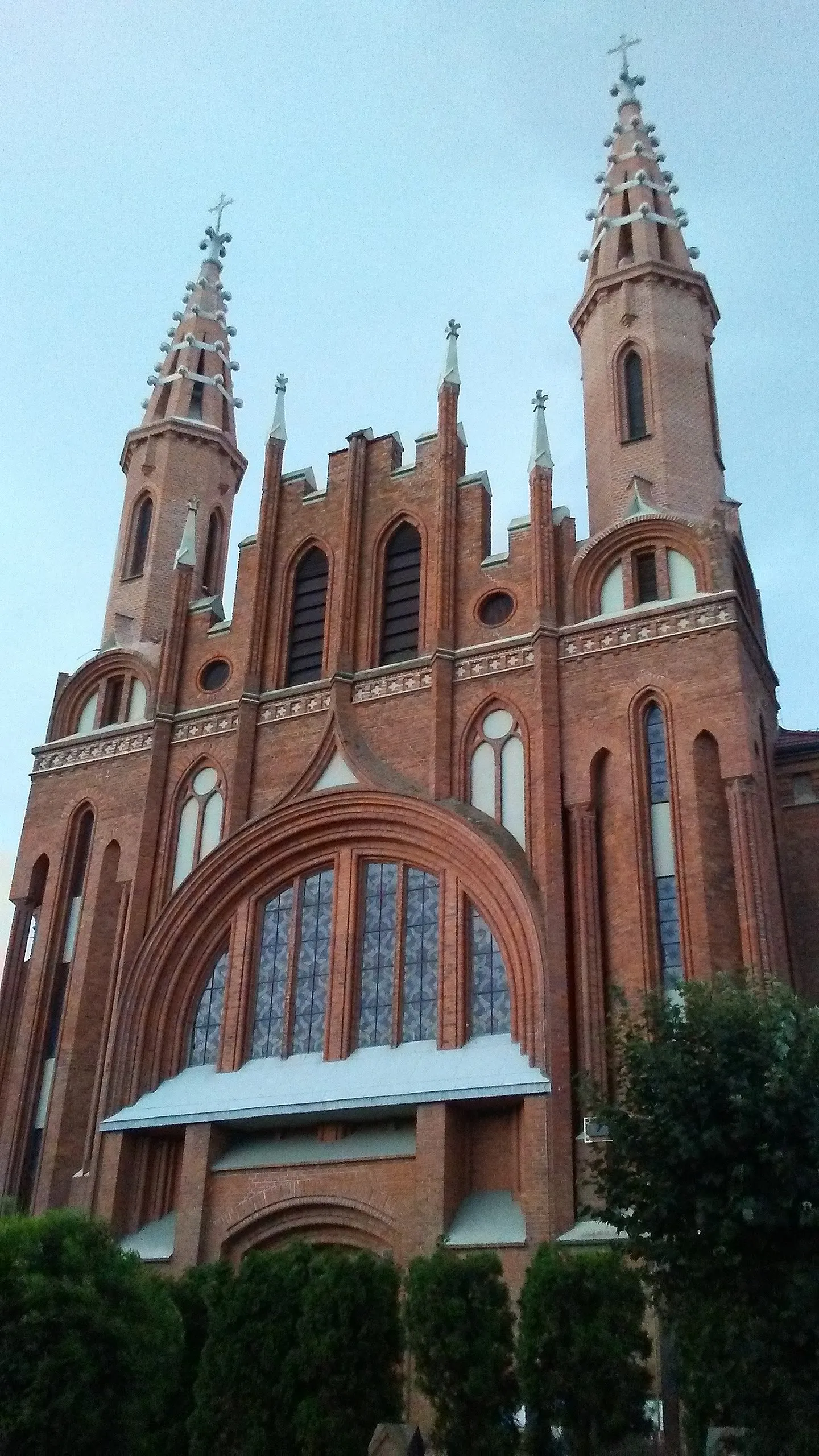 Photo showing: Fasada kościoła Świętej Rodziny w Przedczu
