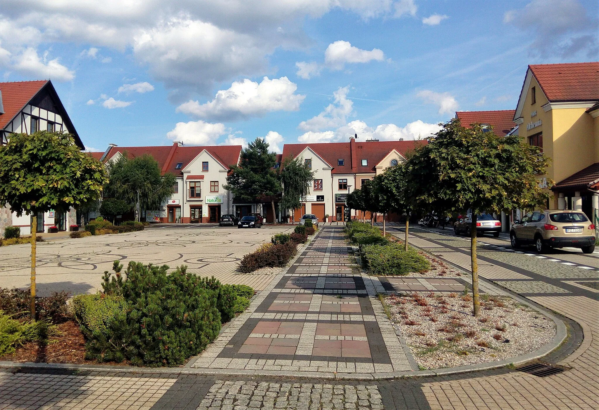 Photo showing: Market Square in Puszczykowo near Poznan, western Poland, with the historicist architecture from the years 2002-2012.