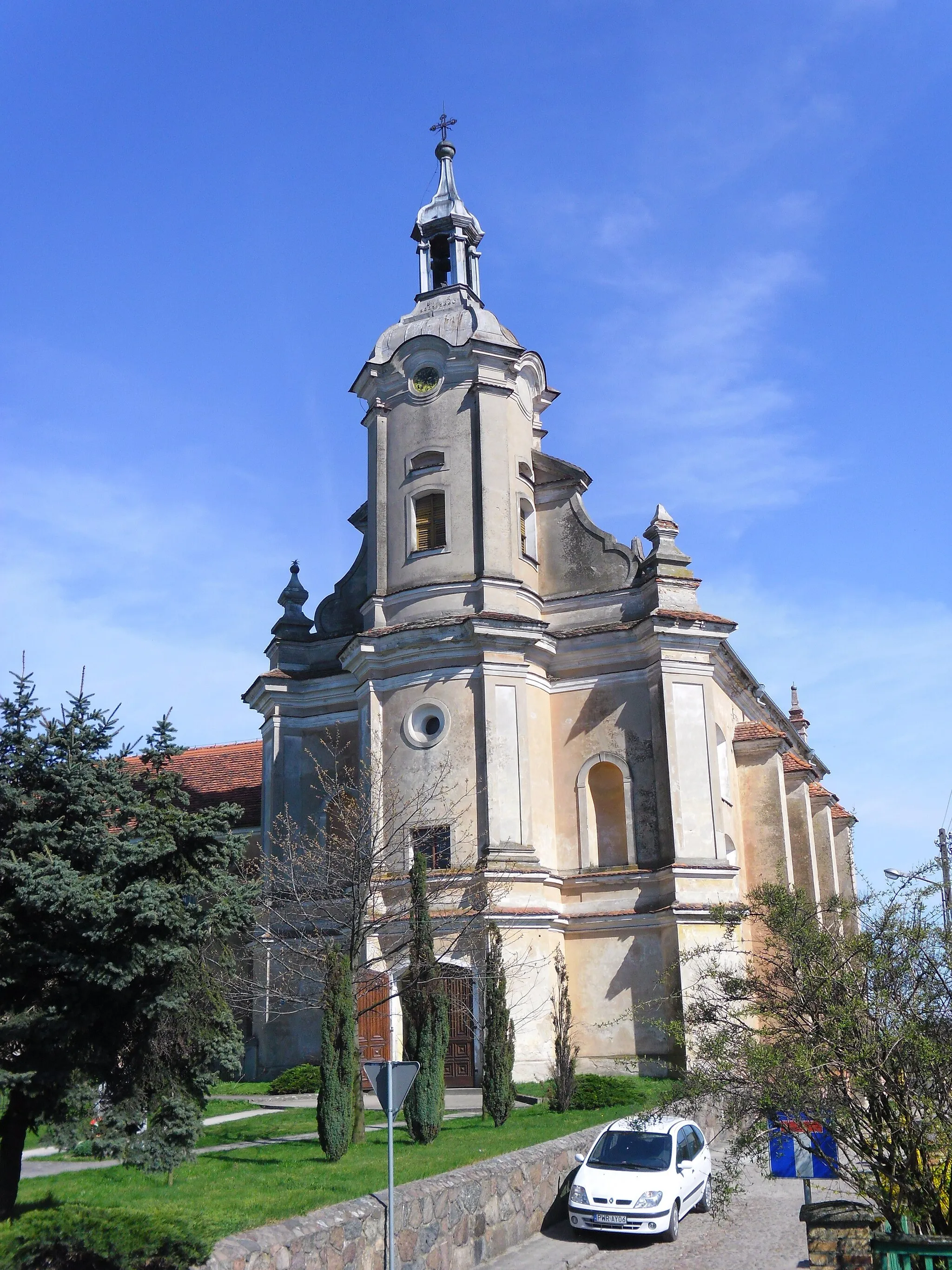 Photo showing: Front view of the church in Pyzdry in Poland