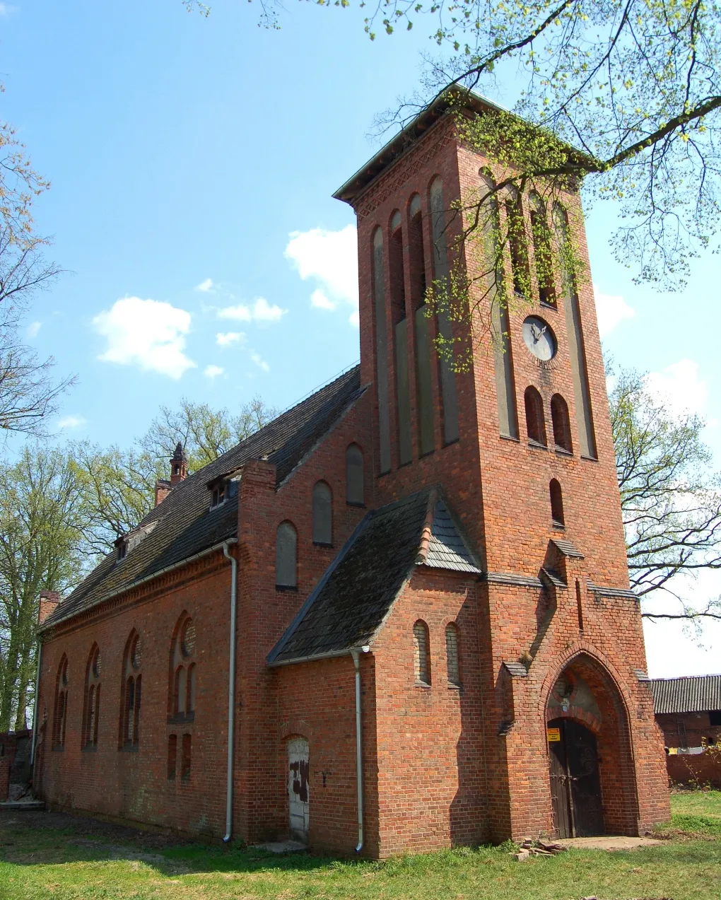Photo showing: Nieczynny kościół ewangelicki z lat 1896-1898 przy ul. Czarnkowskiej w Ryczywole, Gmina Ryczywół, powiat obornicki