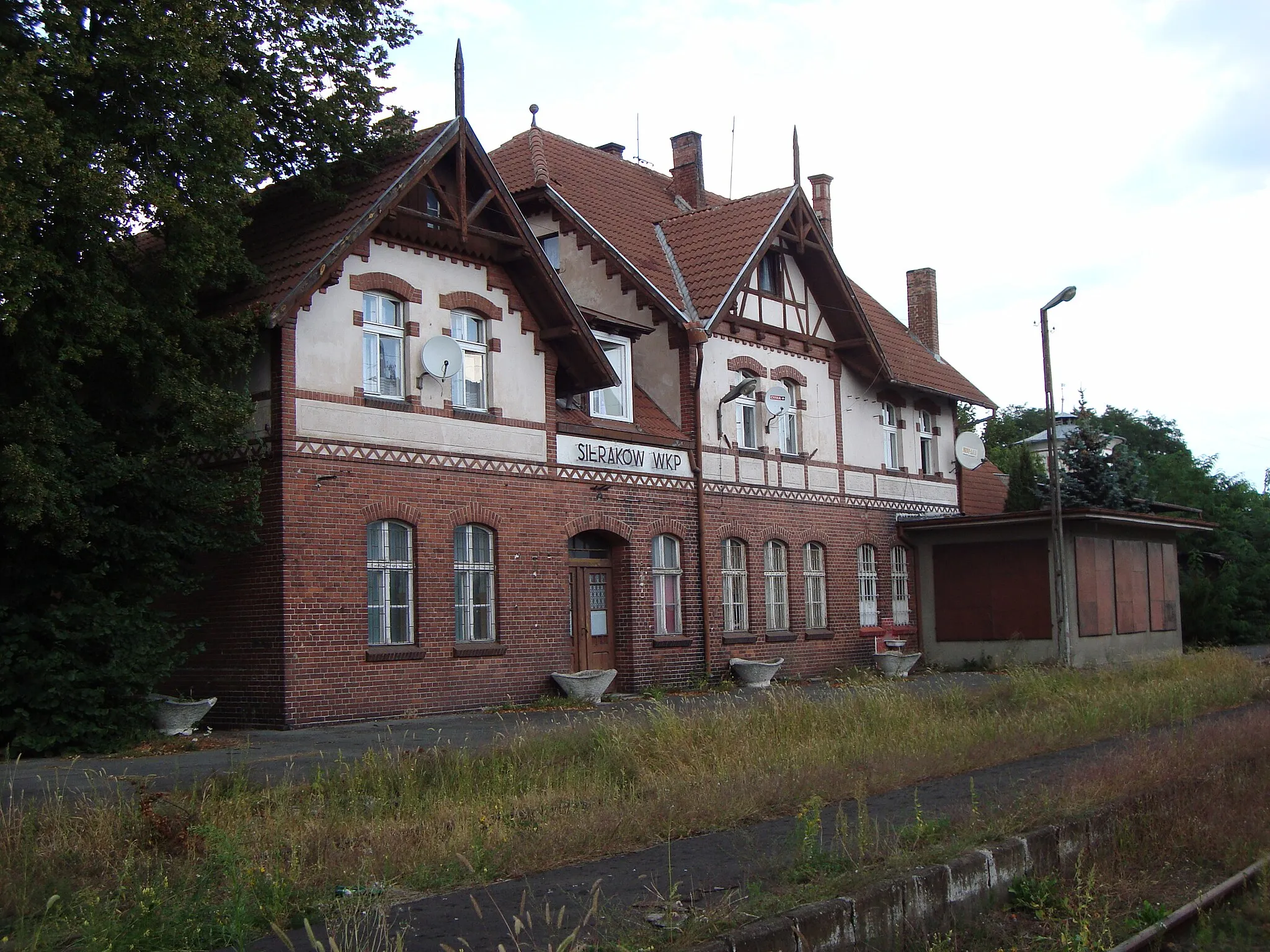 Photo showing: Unused railway station