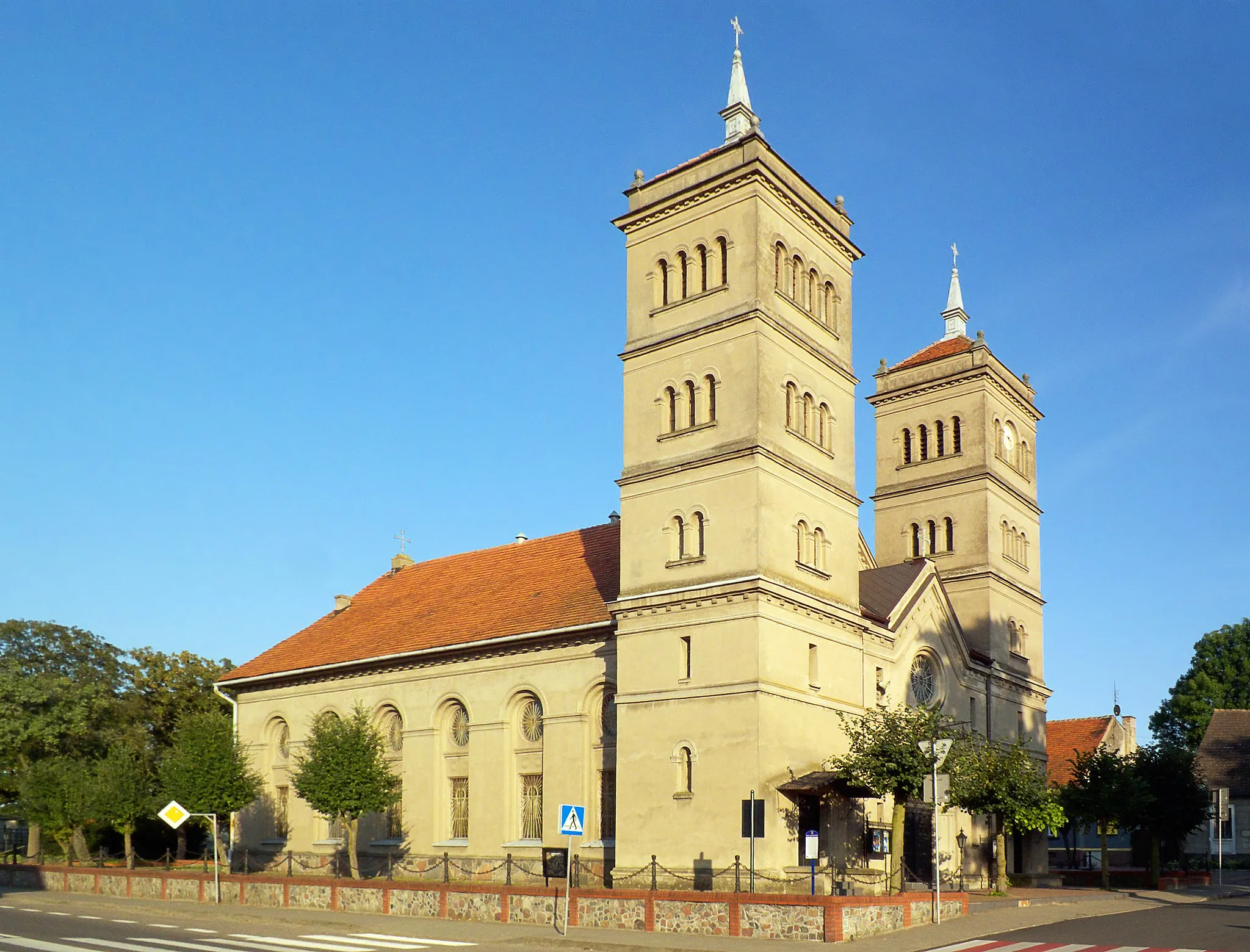 Photo showing: Szamocin; St. Peter&Paul Church [formerly evangelical church]