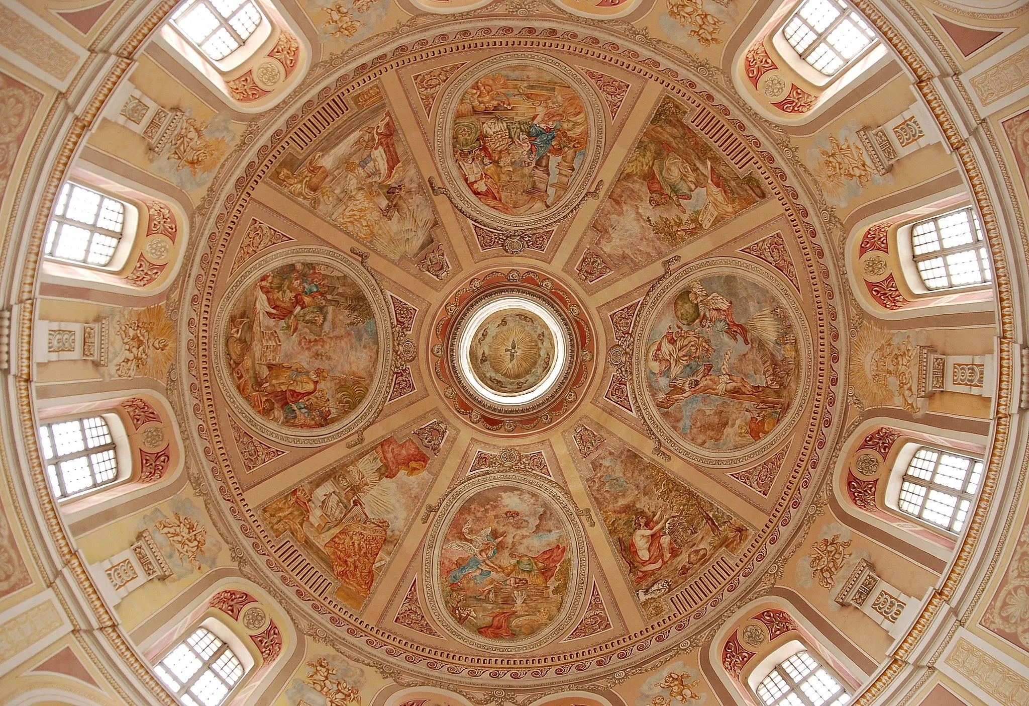 Photo showing: Wnętrze bazyliki w Trzemesznie (wnętrze kopuły)