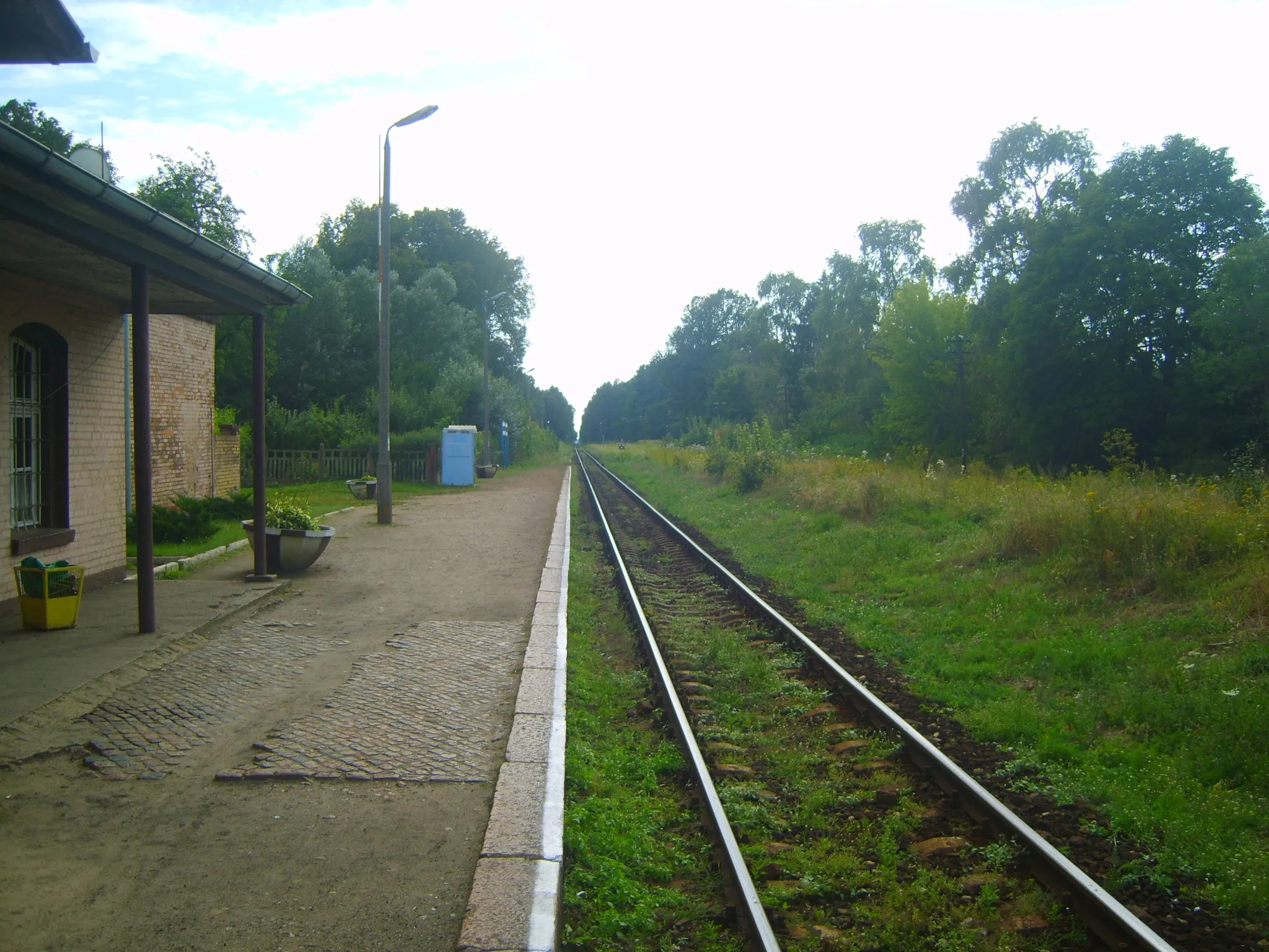 Photo showing: Peron w Zakrzewie Złotowskim, widok w stronę Piły.