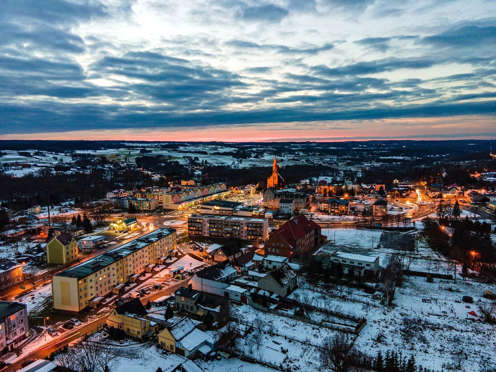 Photo showing: Bobolice z lotu ptaka, widok na centrum miasta z nowym rynkiem wybudowanym od podstaw  w 2020r.