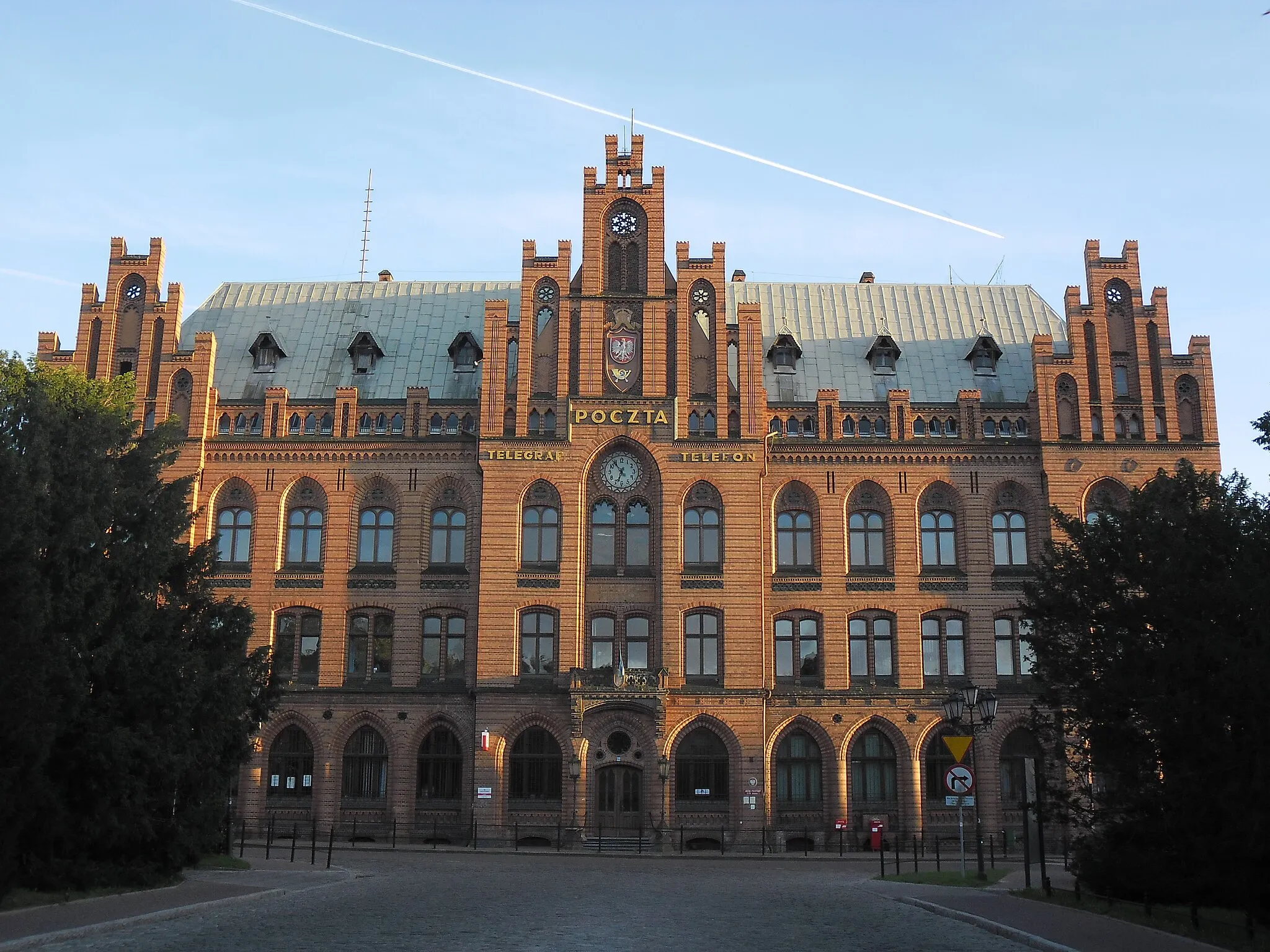 Photo showing: Koszalin, ul. Lampego 22
Widok z przodu pokazujący wyjątkowośc tego budynku .