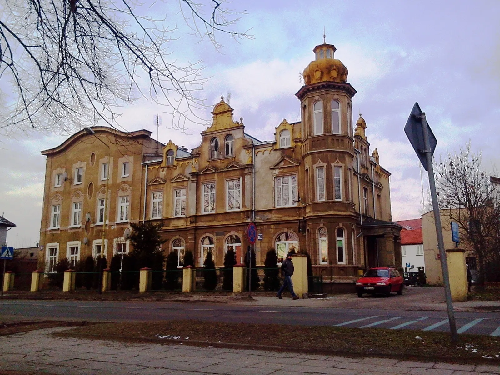 Photo showing: Kamienica w Łobzie (obok dworca PKP)