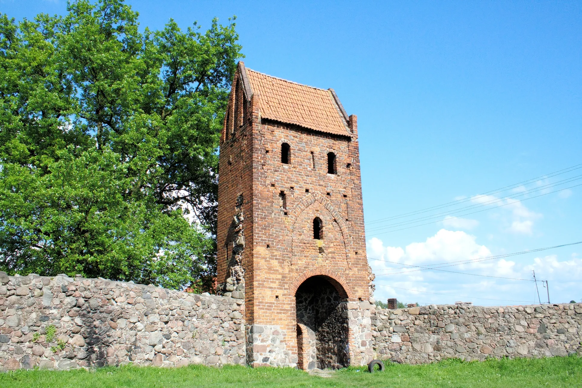 Photo showing: Town walls with the Powder Tower (XV century) in Mieszkowice