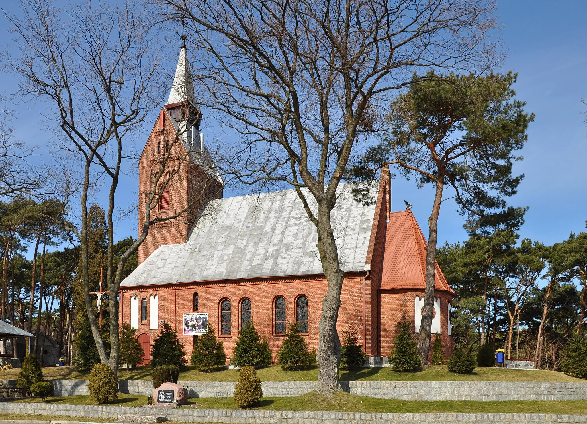 Photo showing: St. Peter and Paul Roman Catholic Church in Mrzeżyno