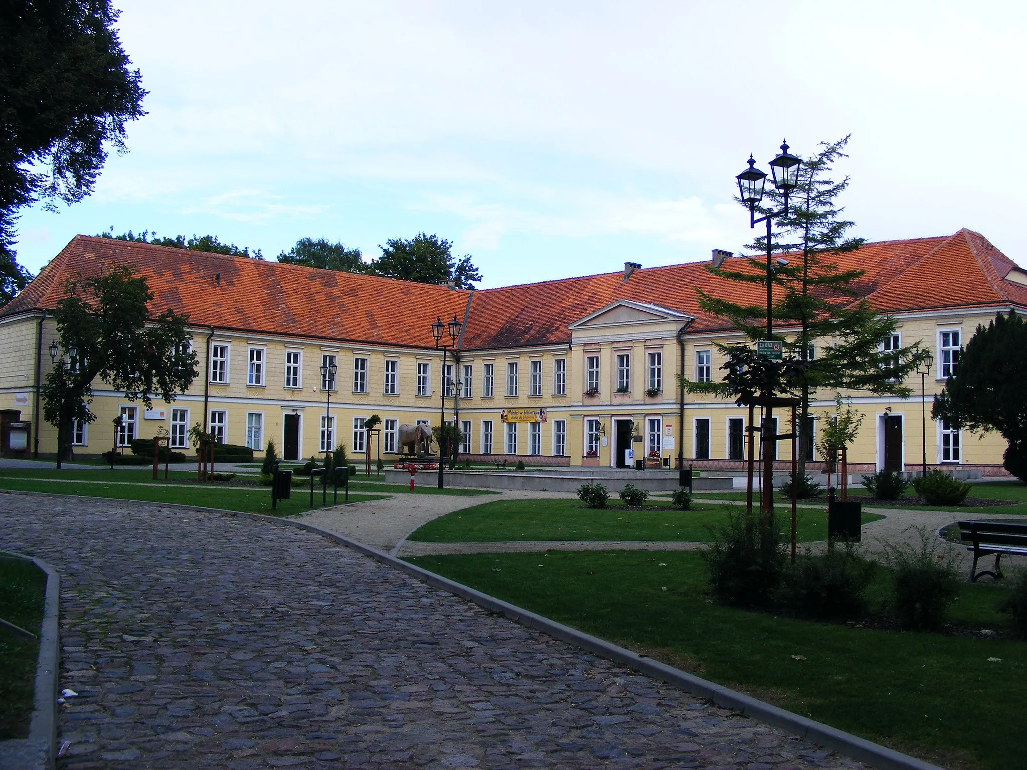 Photo showing: Zamek (Pałac). Trzebiatów, ul. Zjednoczenia 2.