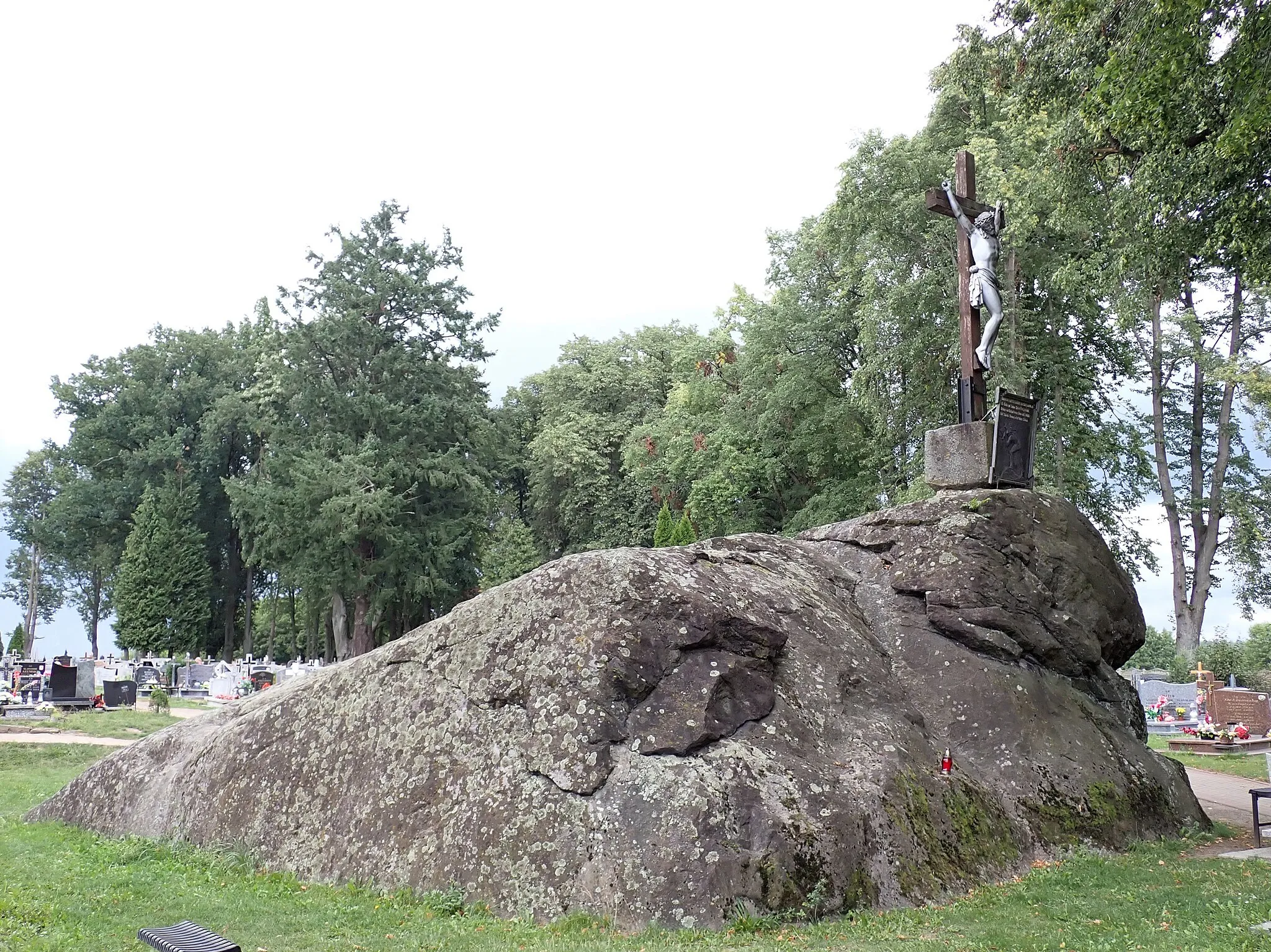 Photo showing: Stone Trygław on the cementary in Tychowo, NW Poland