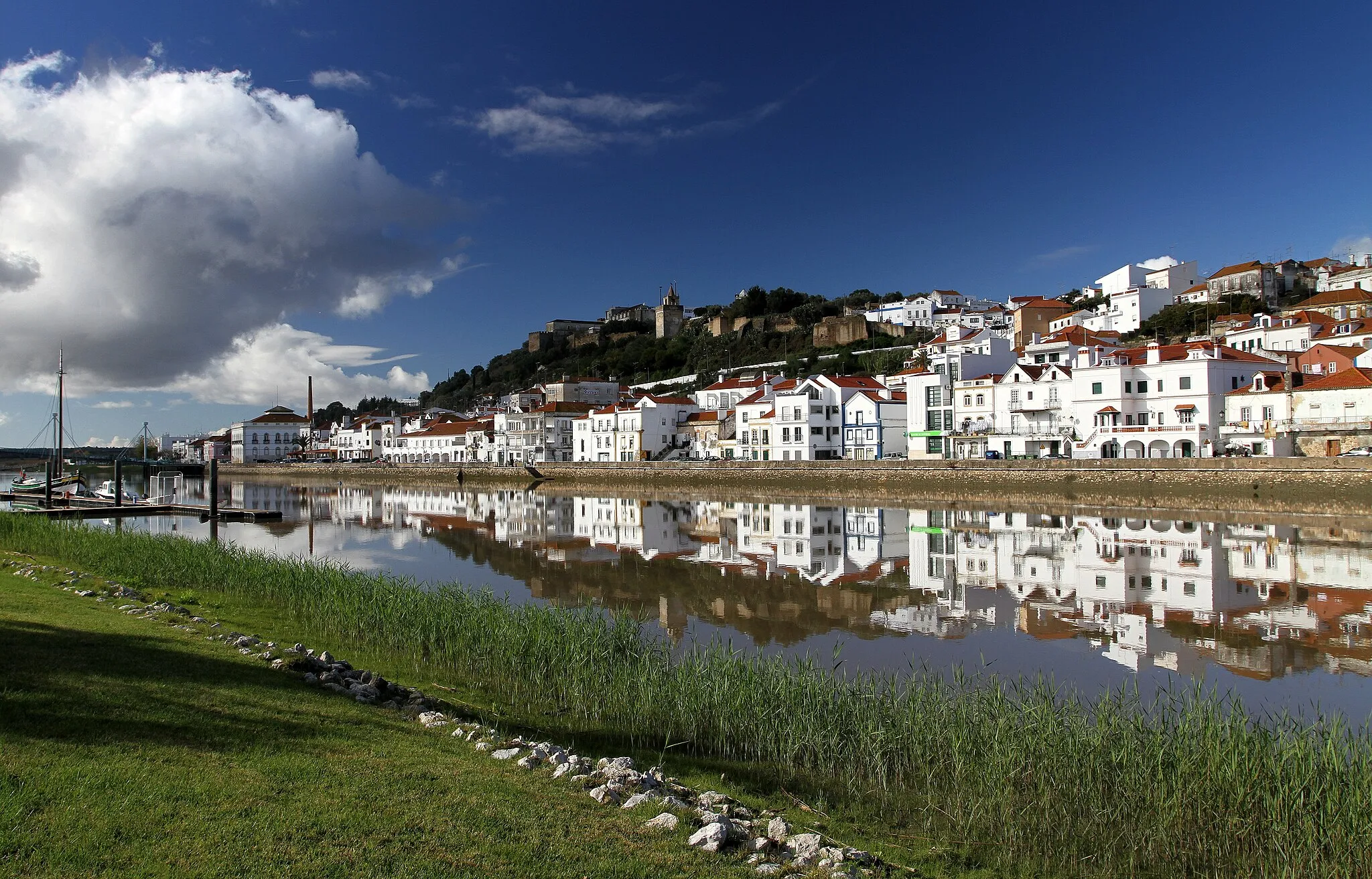 Photo showing: Castelo de Alcacer do Sal após uma chuvada