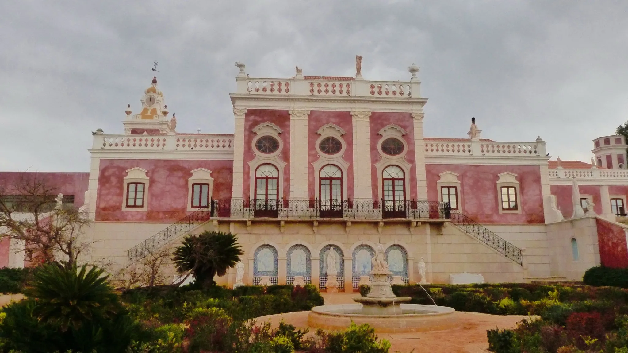 Photo showing: Palacio de Estoi. The Palace of Estoi is a rococo building renowned for its gardens and azulejos (blue and white tiled ceramic). The palace was built in the late 19th century and is the finest example of this kind of architecture in the district of Faro.
If you like my photos please help support my hobby and click on my video and watch it.. Many Thanks Peter

www.youtube.com/watch?v=mMxgss_uCn4