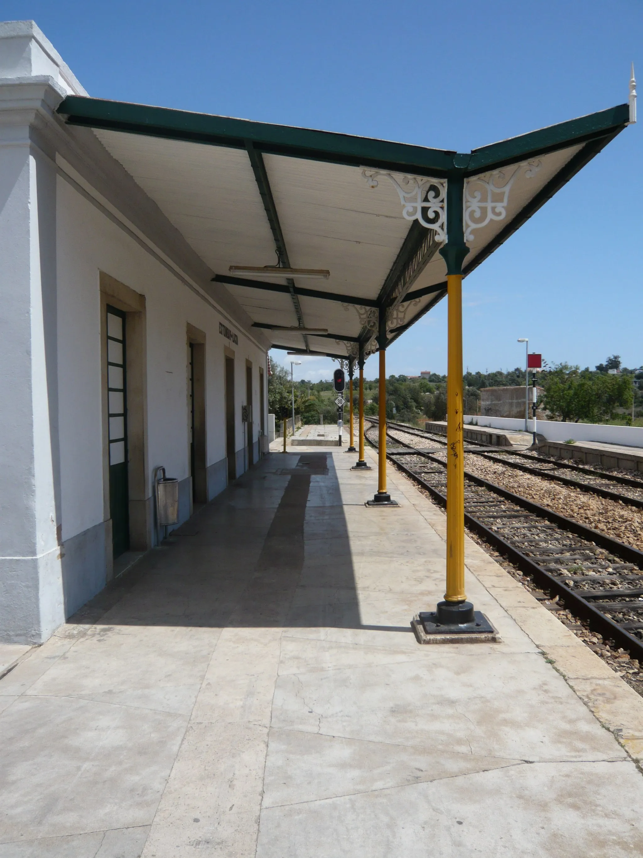 Photo showing: Estômbar-Lagoa train station on Linha do Algarve railway line, Portugal